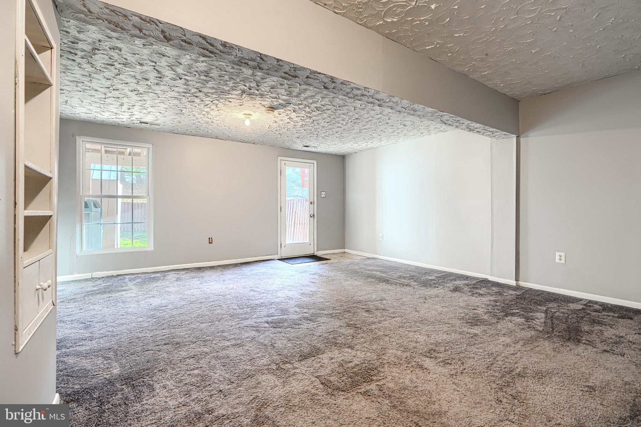 VILLAGE OF THOMAS RUN - Residential