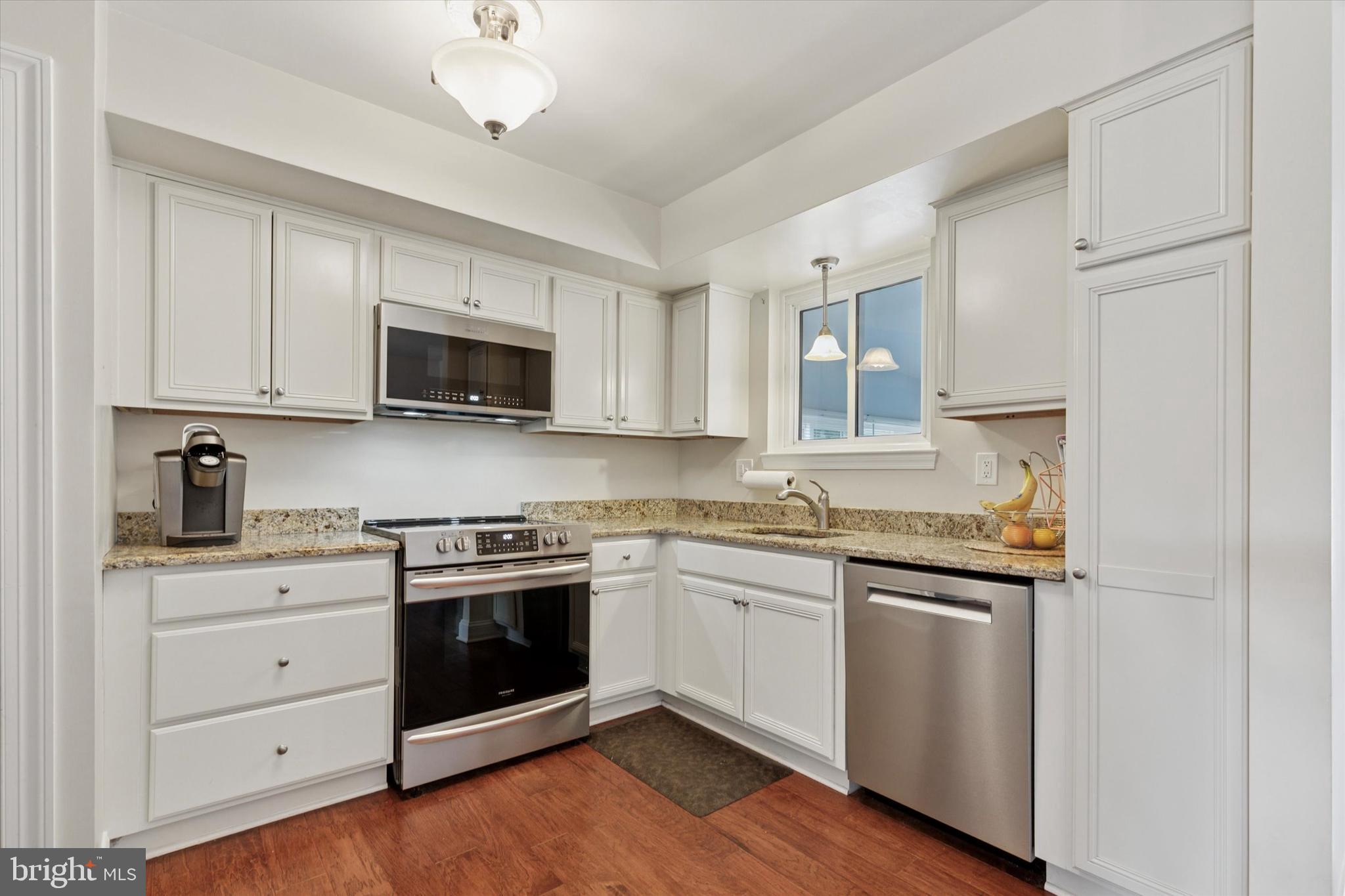 MONTGOMERY HILL - Residential