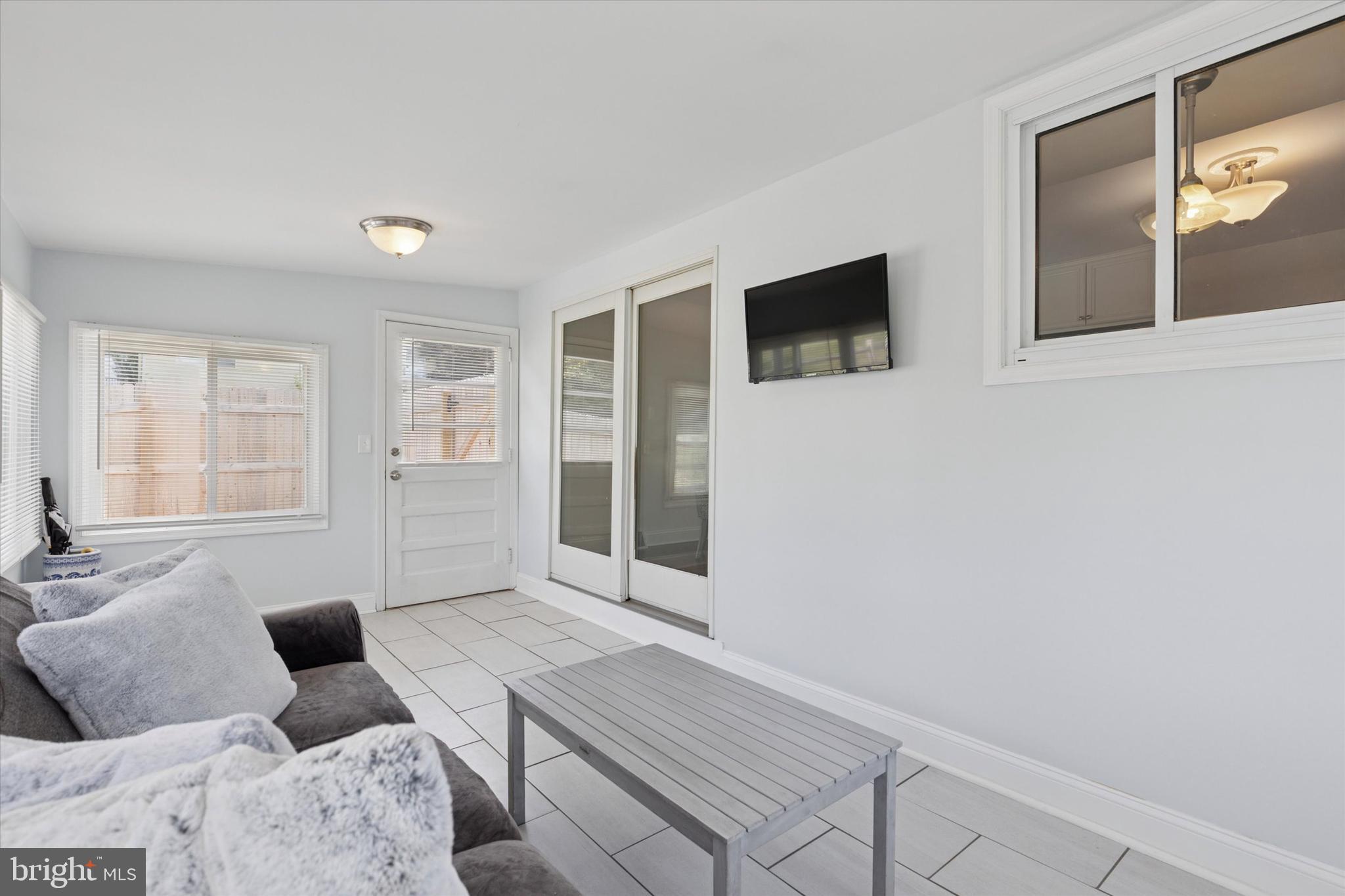 MONTGOMERY HILL - Residential