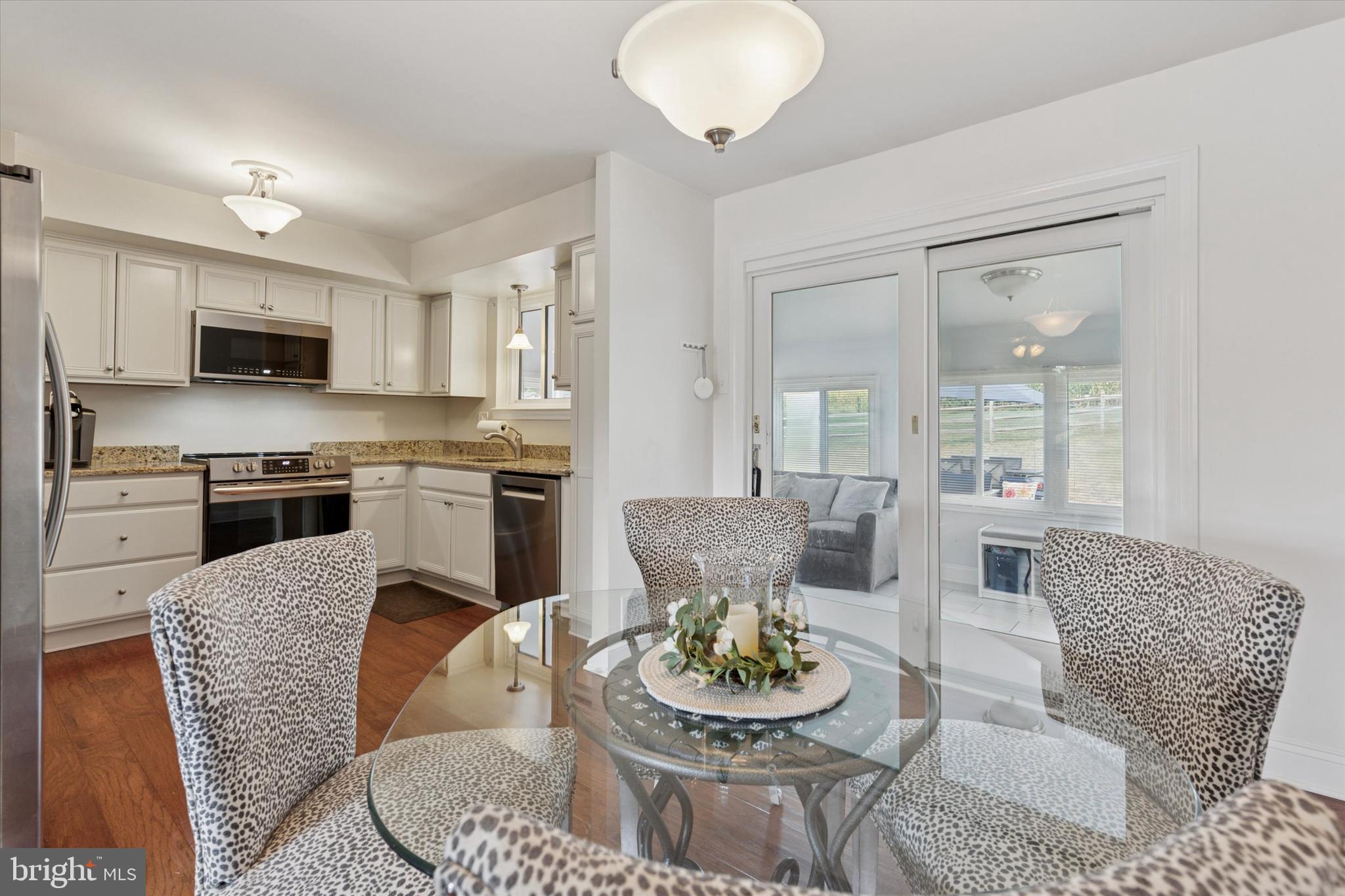 MONTGOMERY HILL - Residential