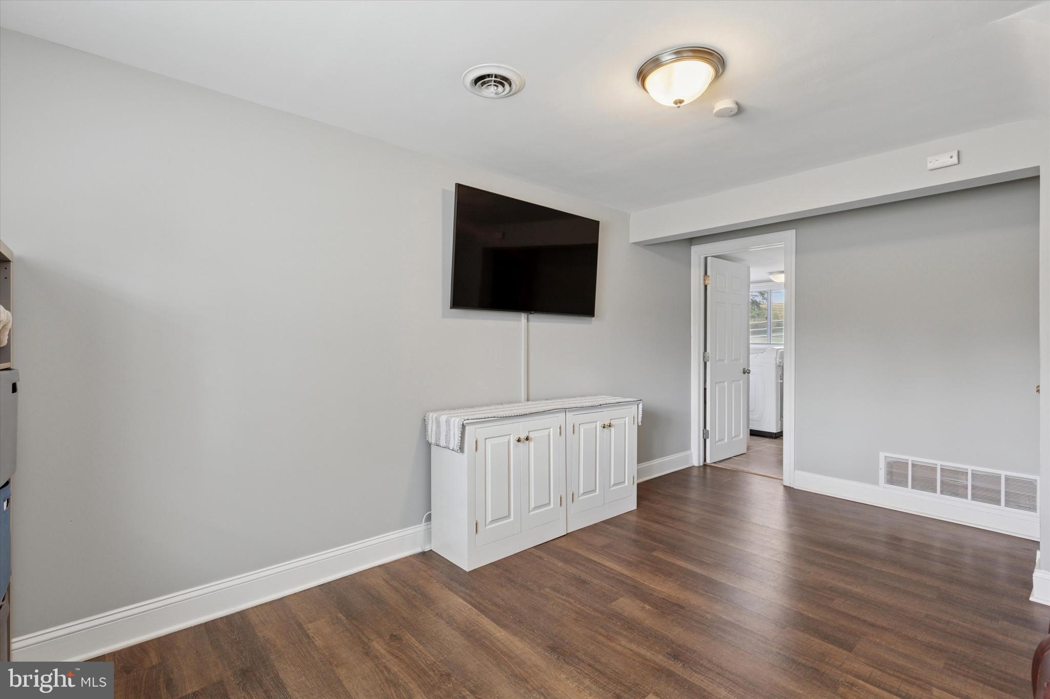 MONTGOMERY HILL - Residential