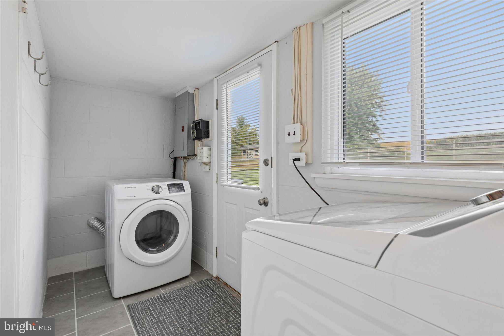 MONTGOMERY HILL - Residential