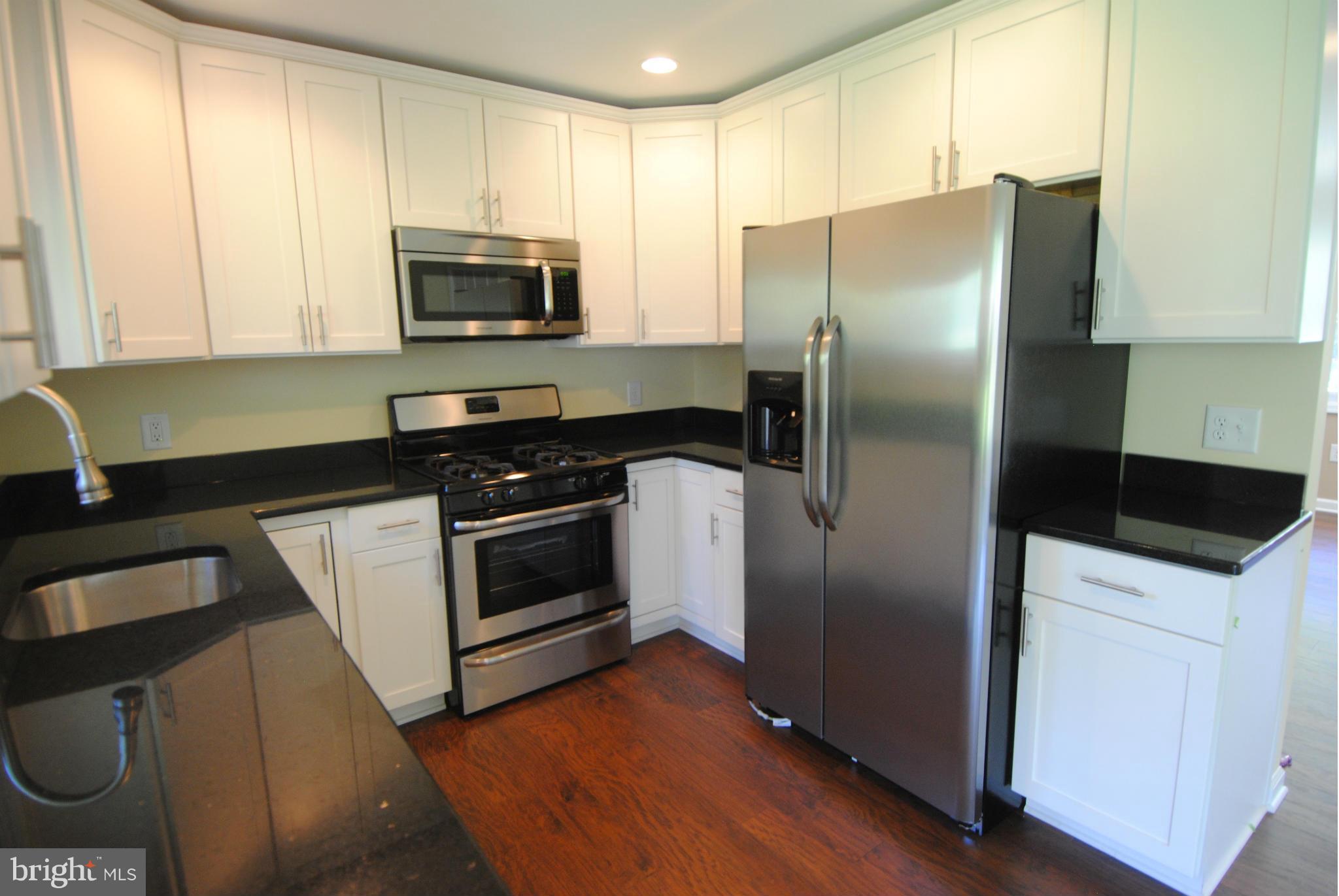 COUNTRY CLUB ESTATES - Residential