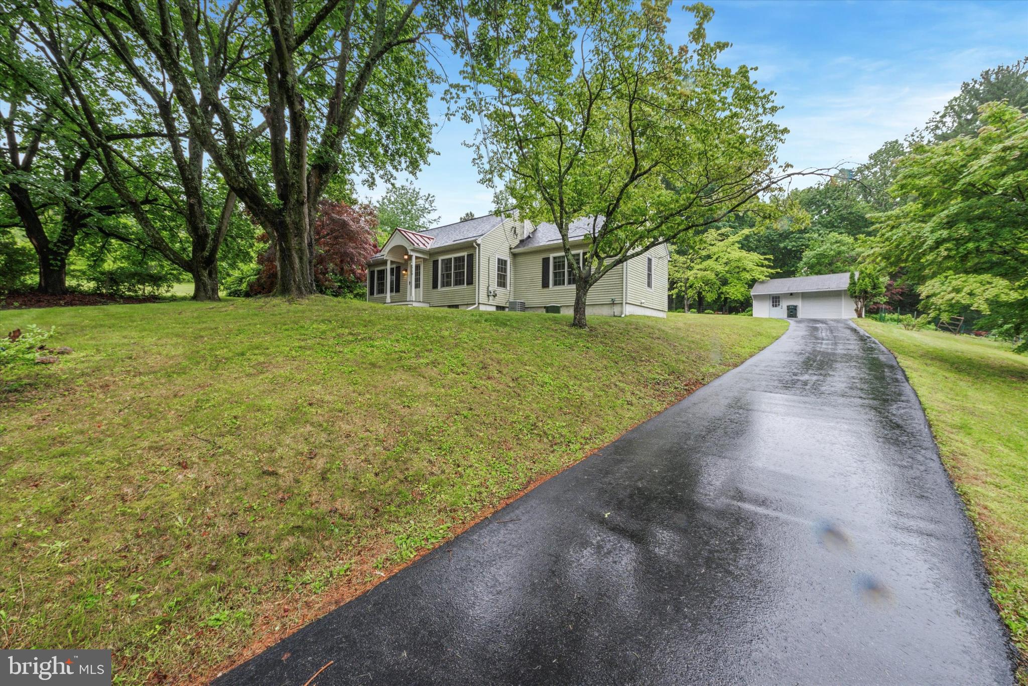 718 SUGARS BRIDGE RD