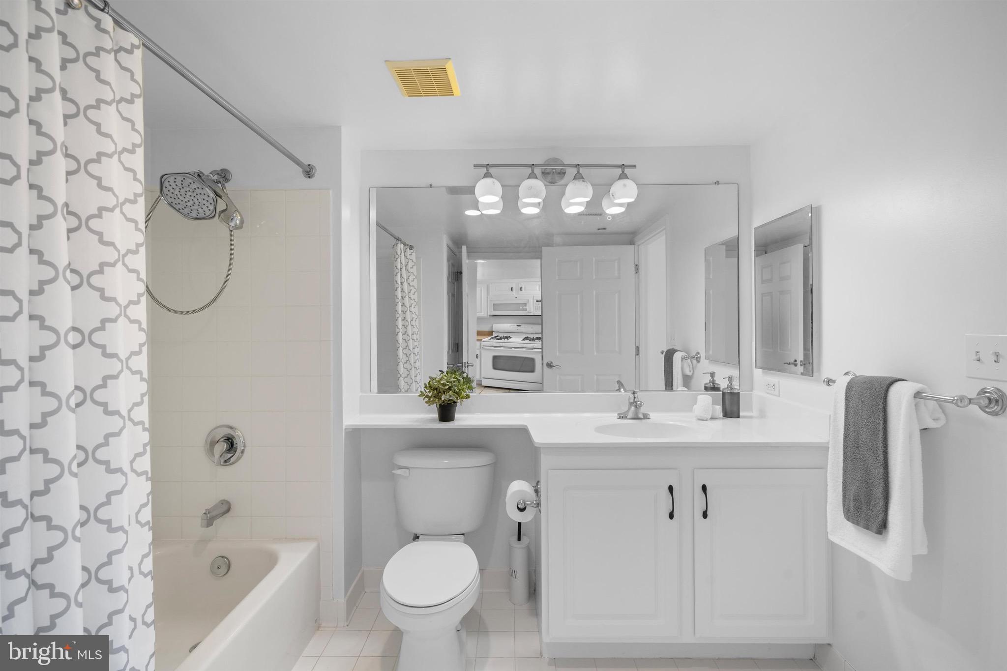 GALLERY AT WHITE FLINT - Residential