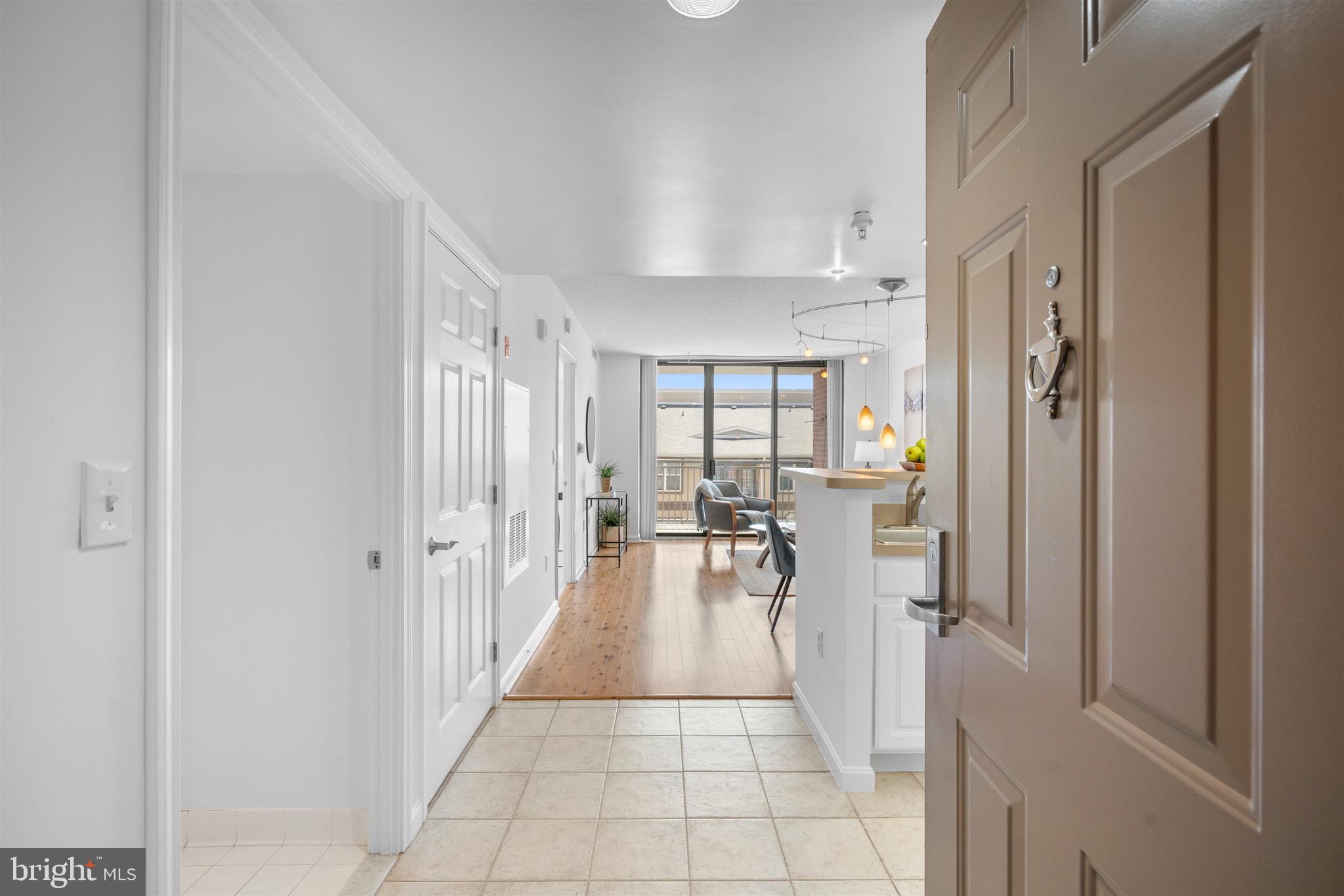 GALLERY AT WHITE FLINT - Residential