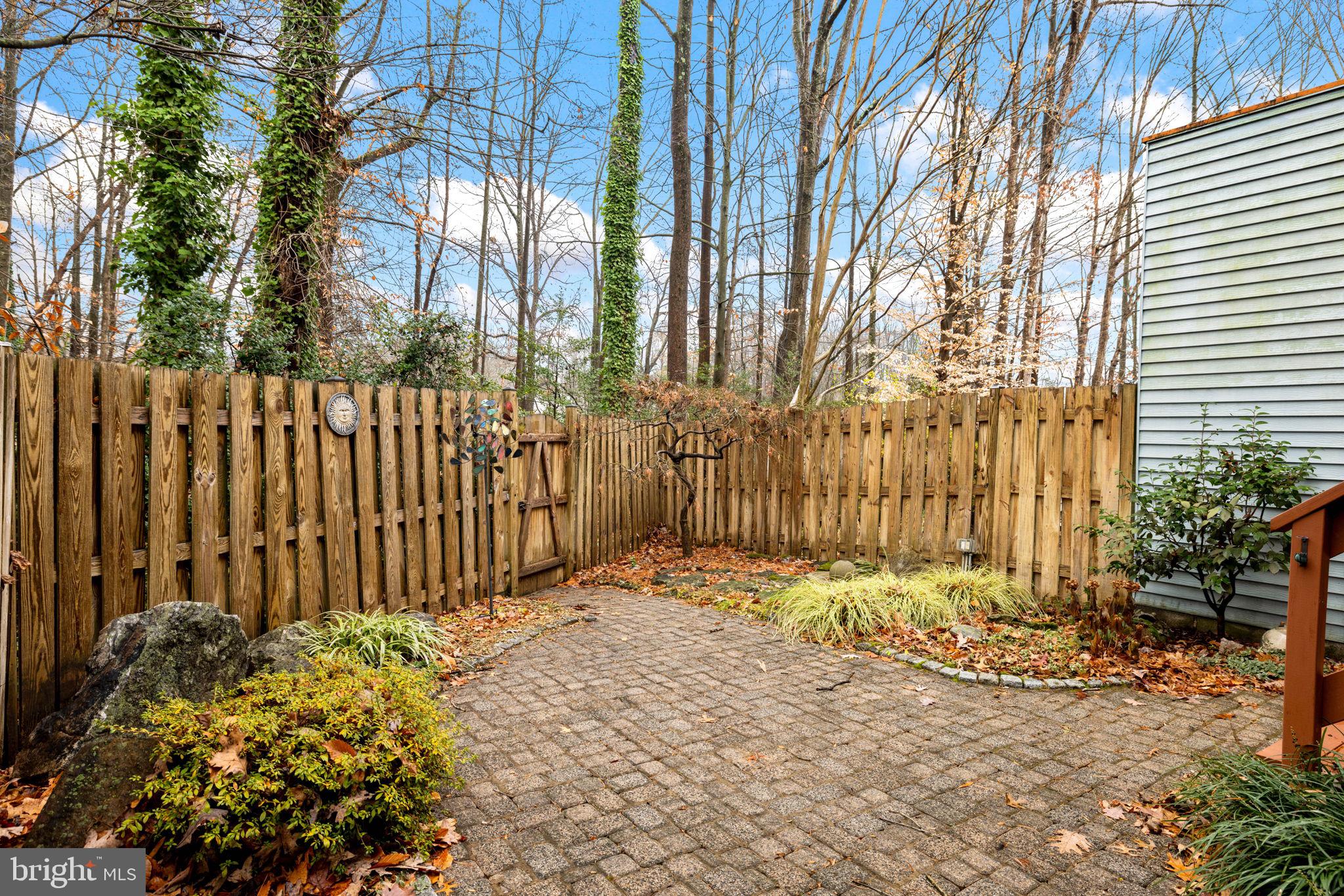 LAKE BRADDOCK - Residential