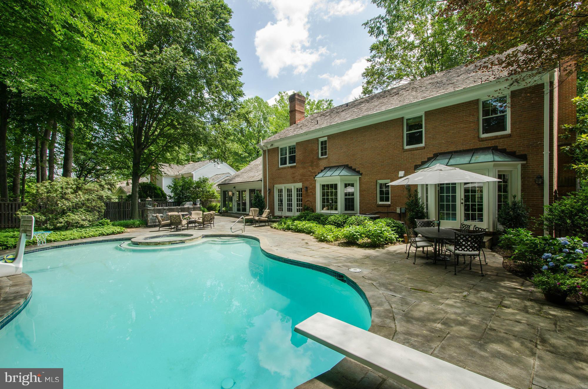 RIVER FALLS - Residential