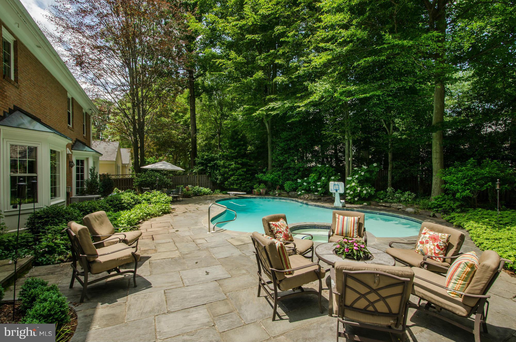 RIVER FALLS - Residential