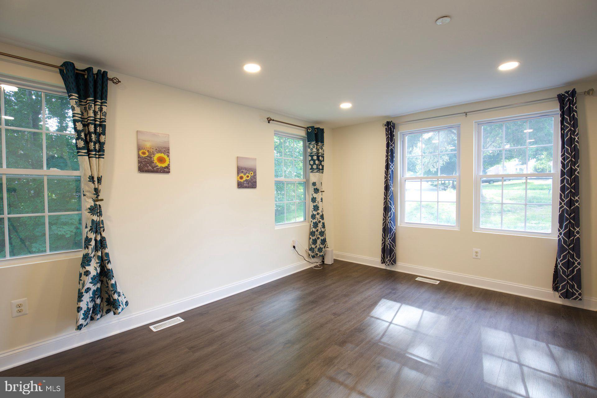 3079 MULLINEAUX LANE