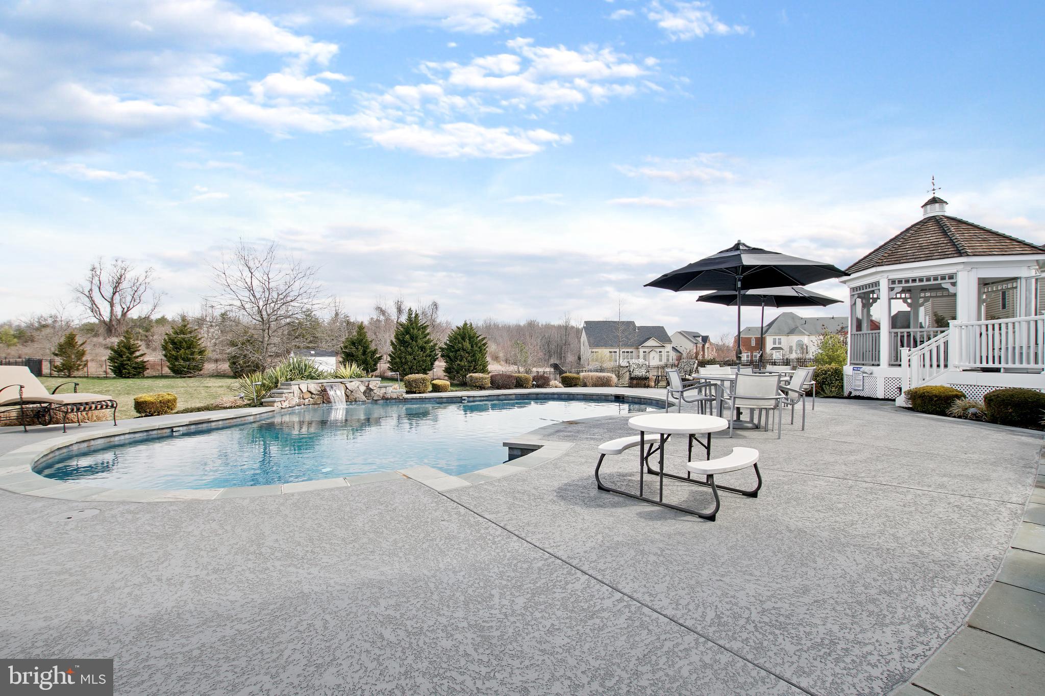 FAIRVIEW MANOR - Residential