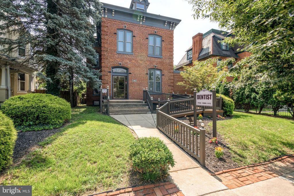 Photo of 432 Chestnut Street, COLUMBIA, PA 17512 (MLS # PALA2074102)