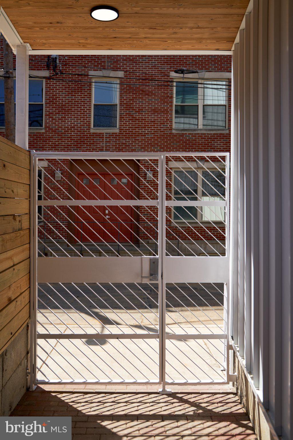 2011 CAMBRIDGE STREET E