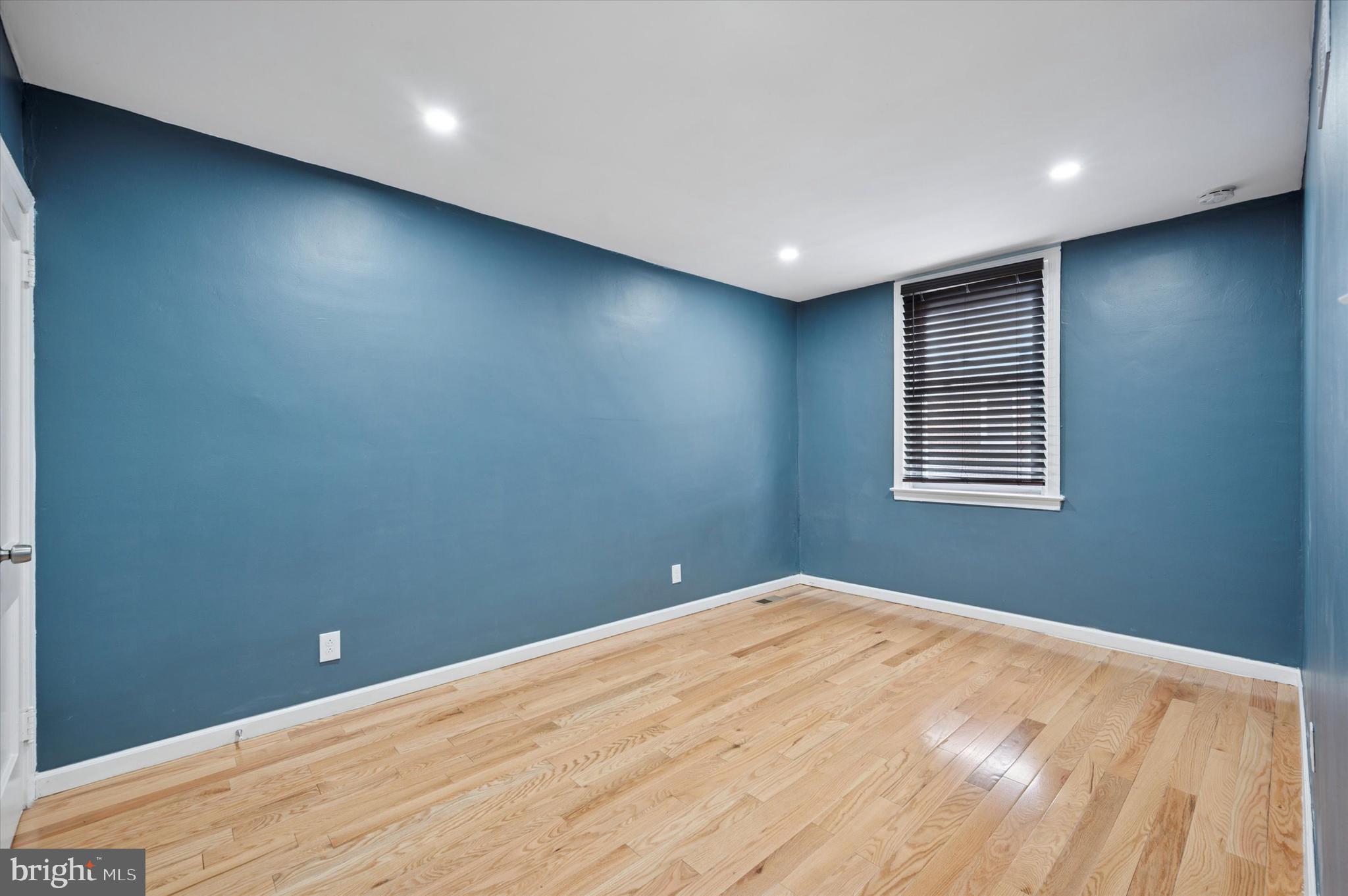 OXFORD CIRCLE - Residential