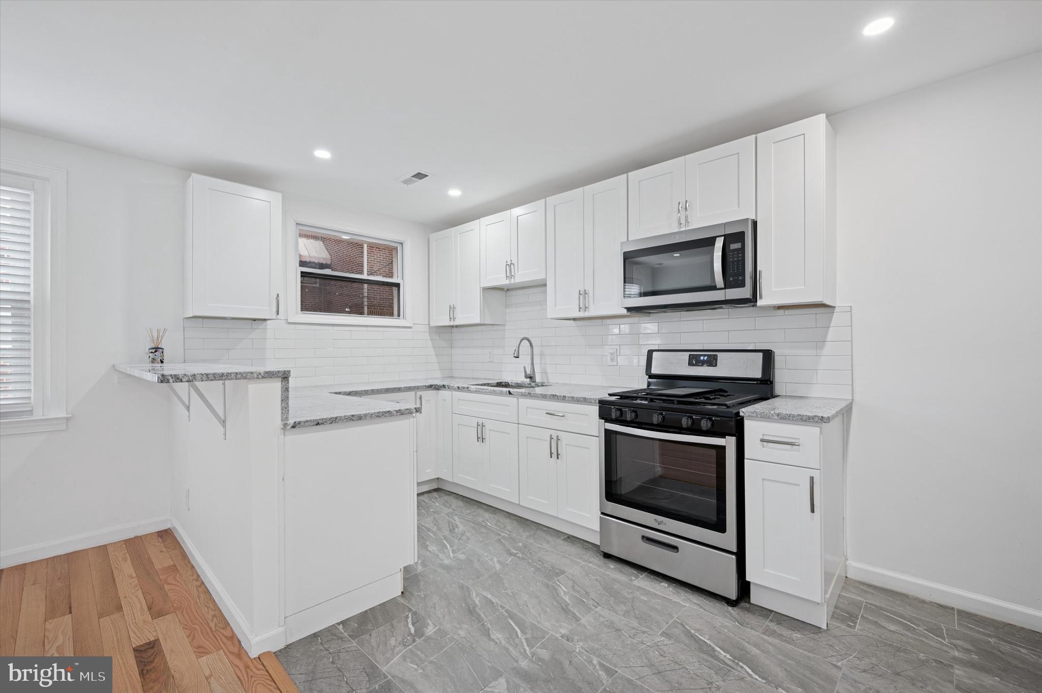 OXFORD CIRCLE - Residential