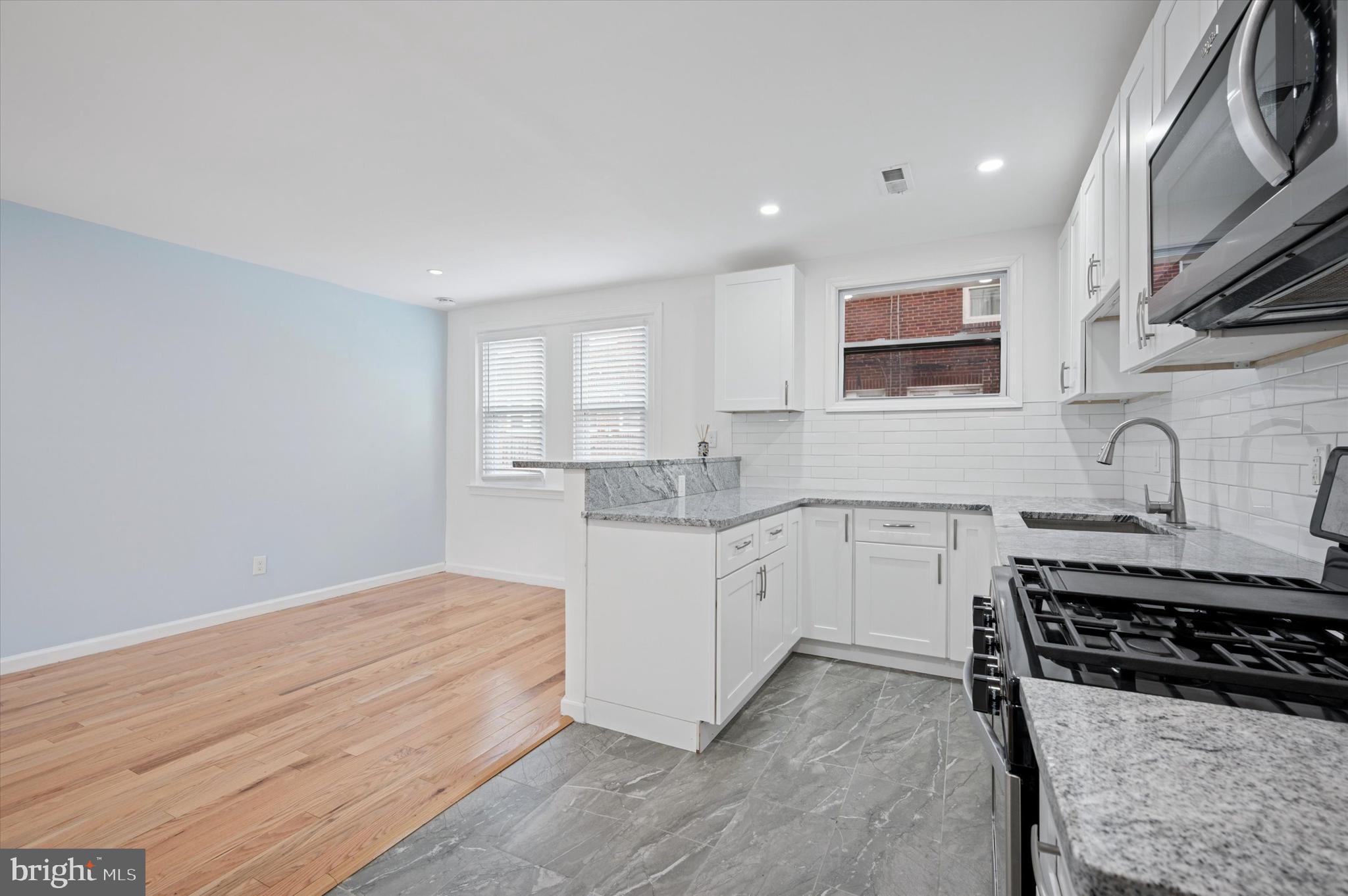 OXFORD CIRCLE - Residential