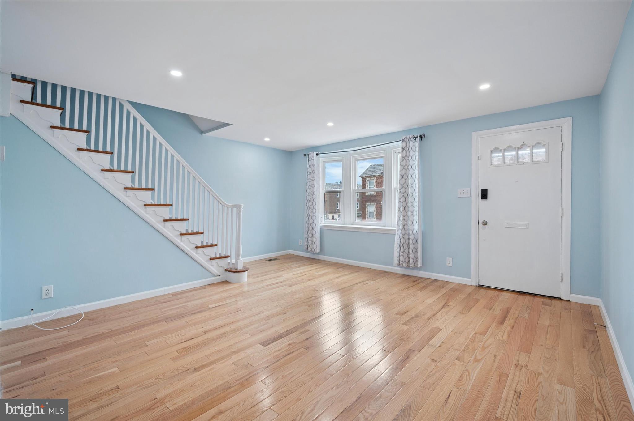 OXFORD CIRCLE - Residential