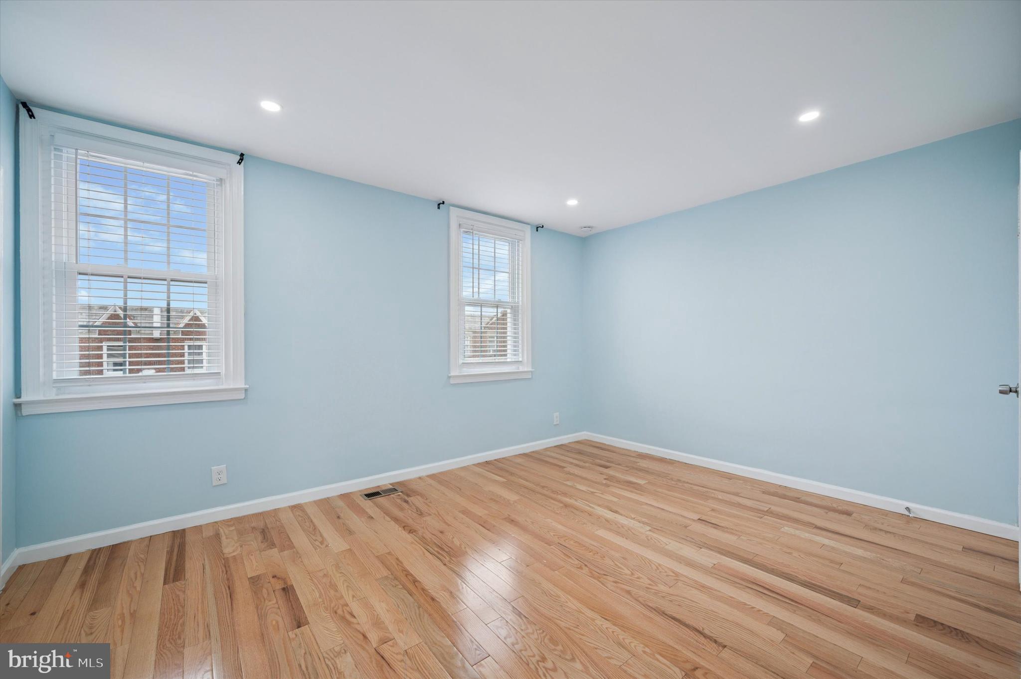 OXFORD CIRCLE - Residential