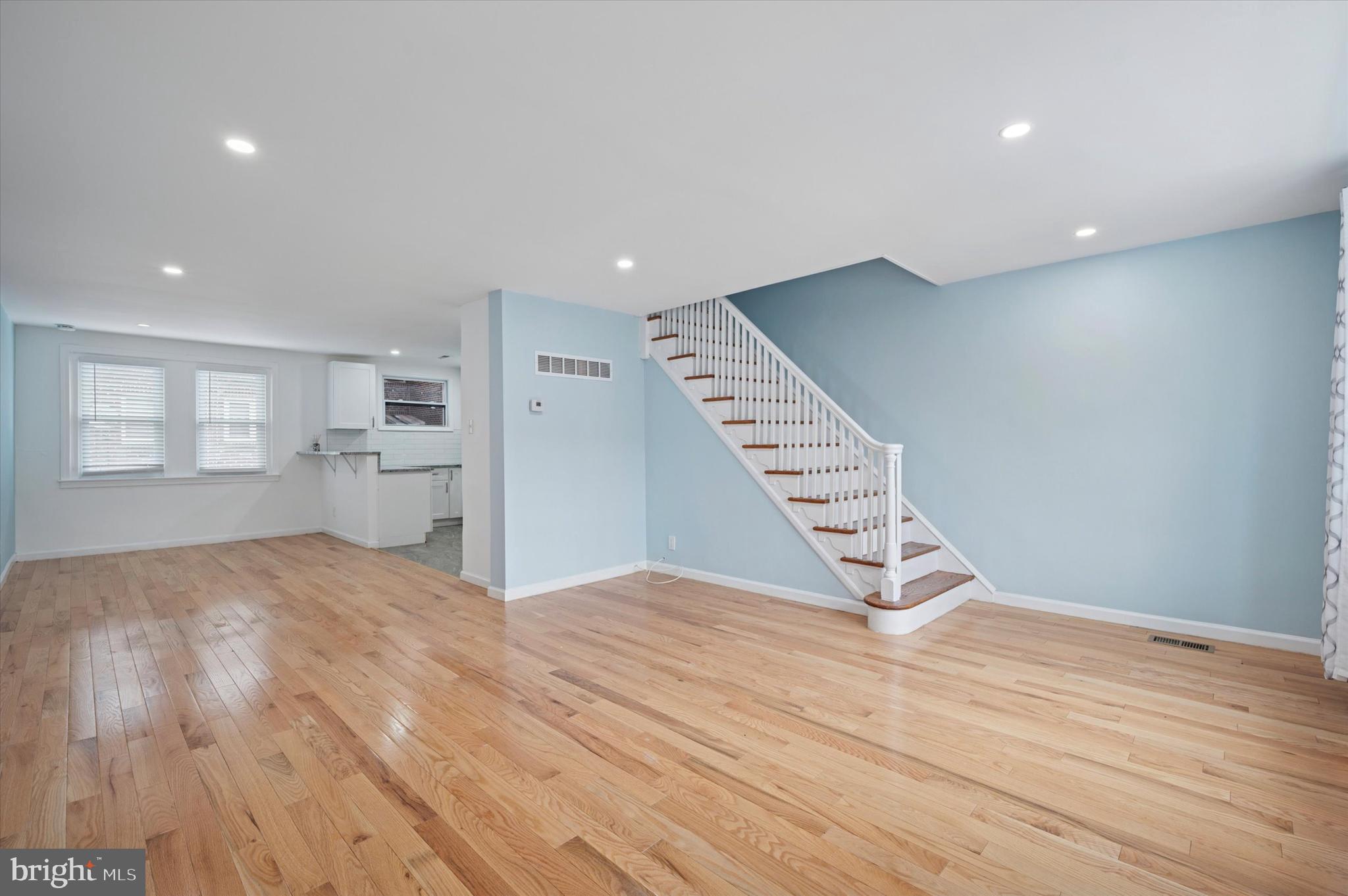 OXFORD CIRCLE - Residential