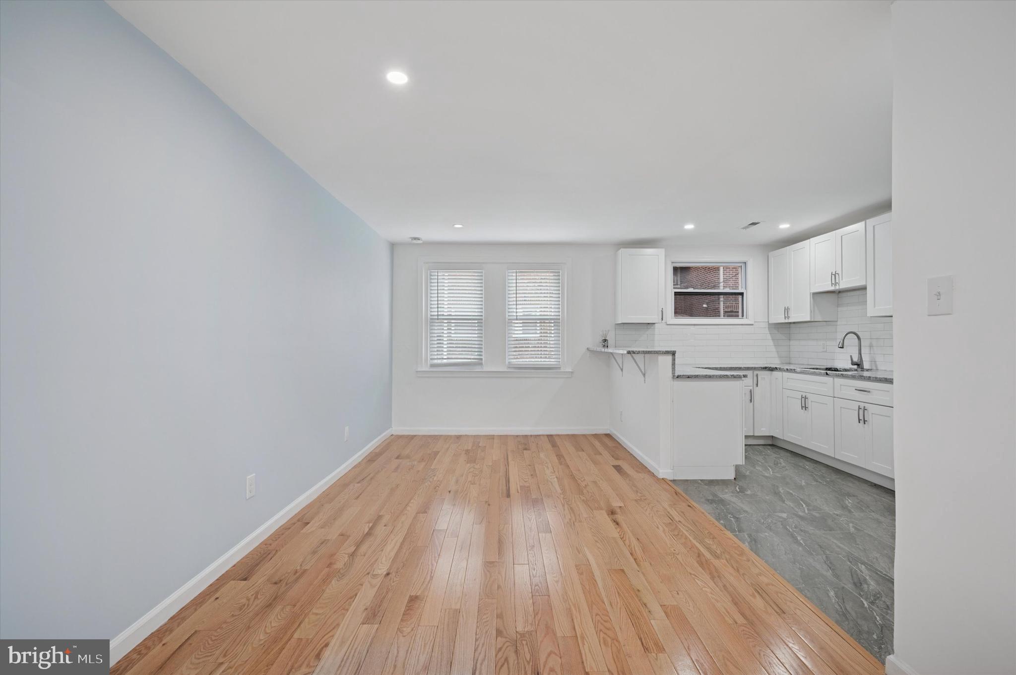 OXFORD CIRCLE - Residential