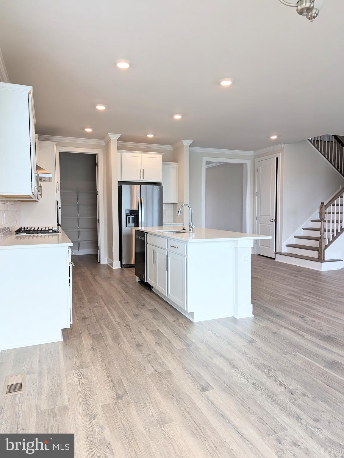 ROBINSONS PARADISE - Residential Lease