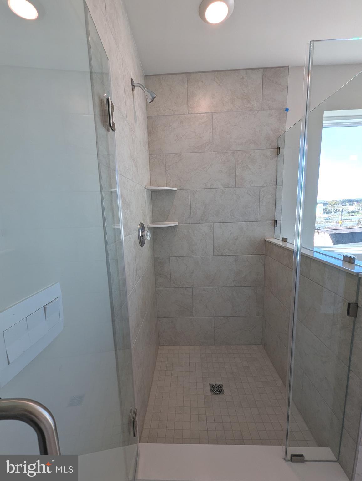 ROBINSONS PARADISE - Residential Lease