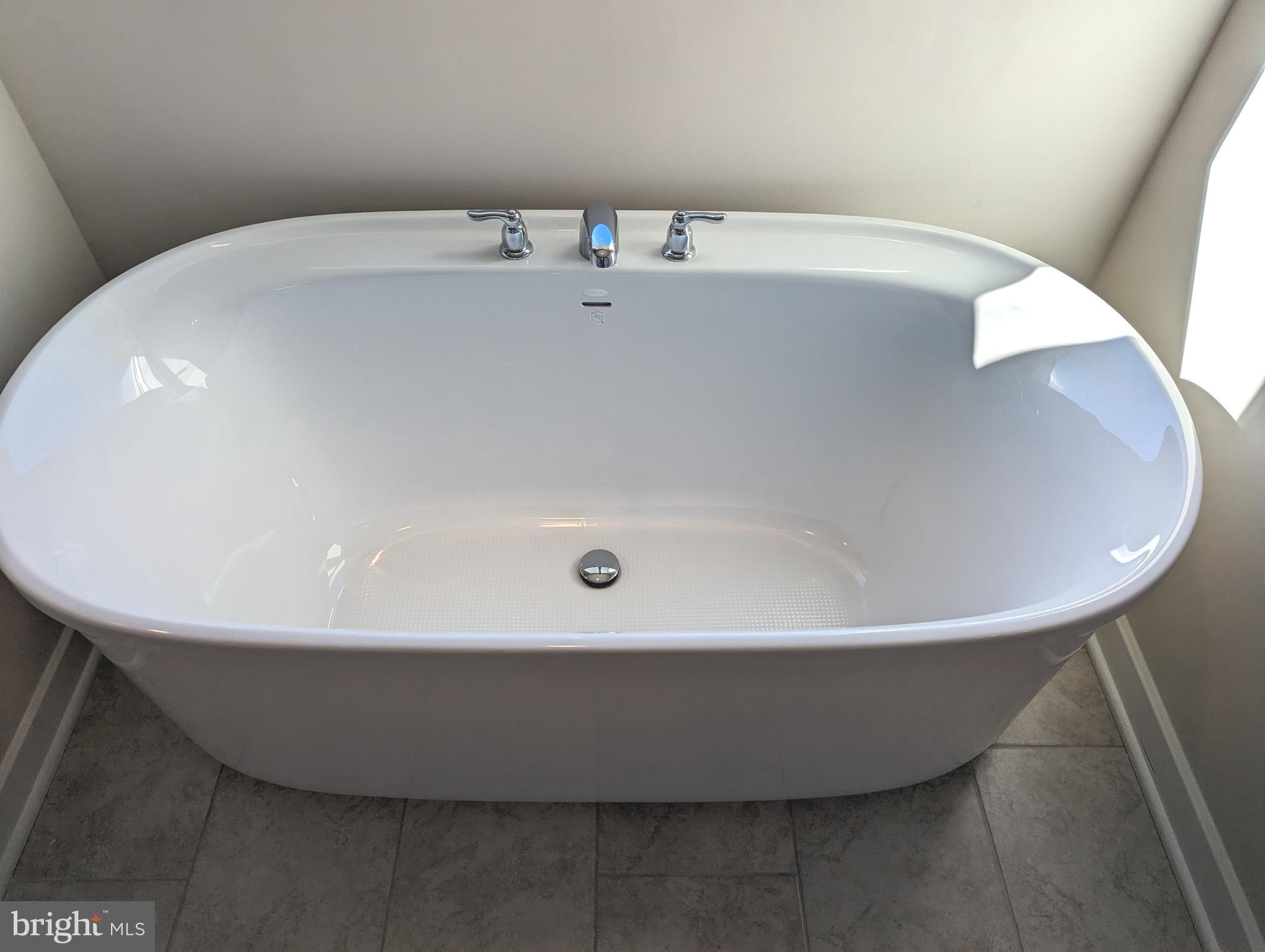 ROBINSONS PARADISE - Residential Lease