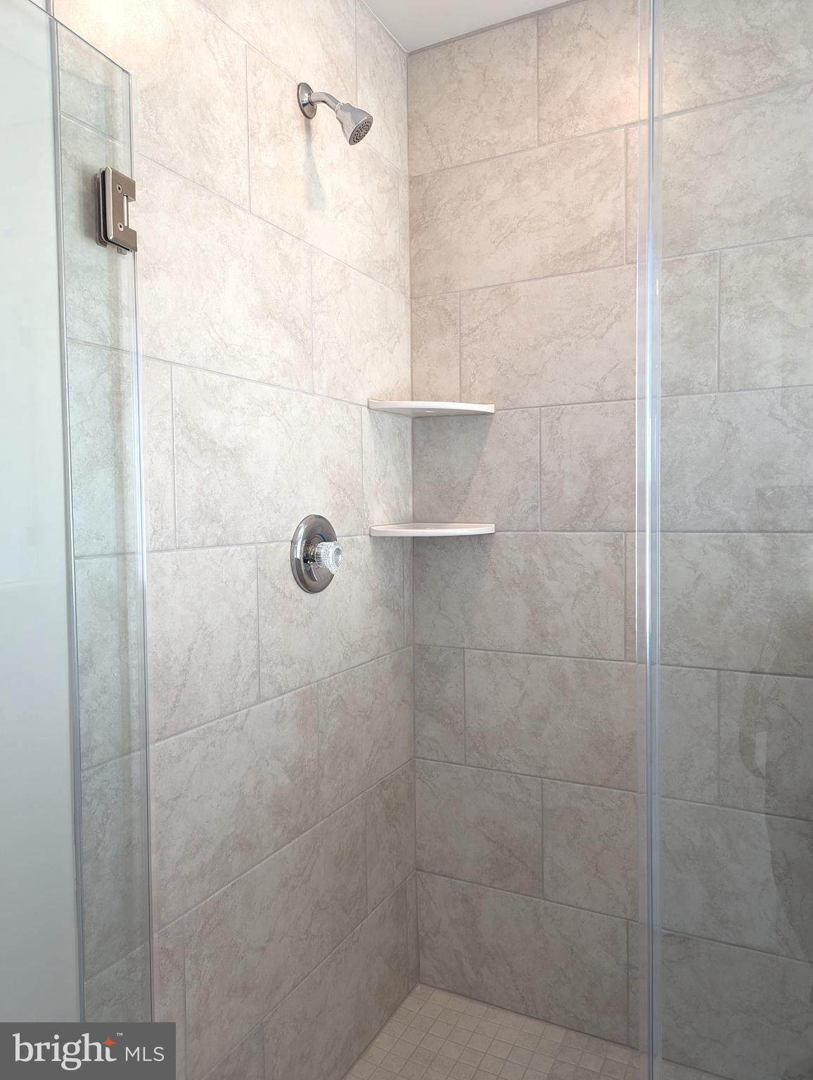 ROBINSONS PARADISE - Residential Lease