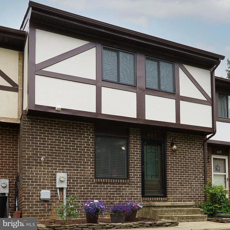 421 KNOTTWOOD COURT