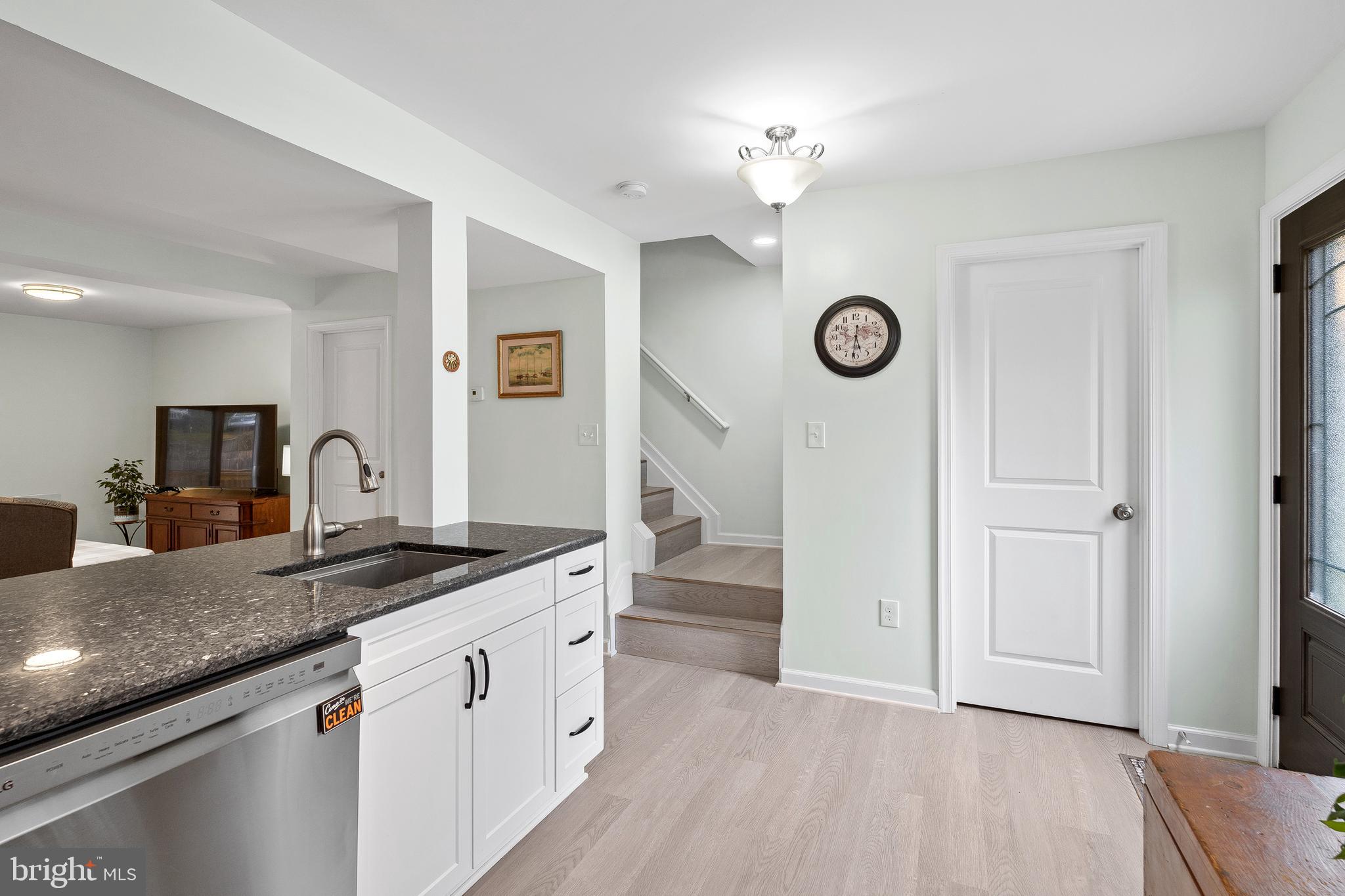 421 KNOTTWOOD COURT