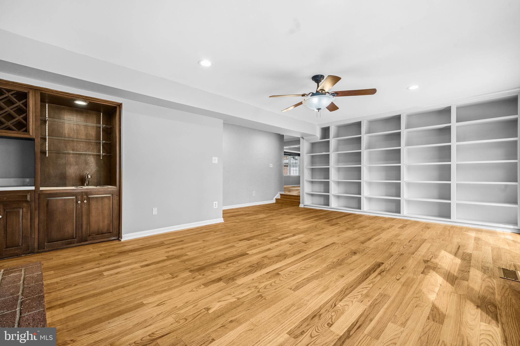 LONGWOOD KNOLLS - Residential