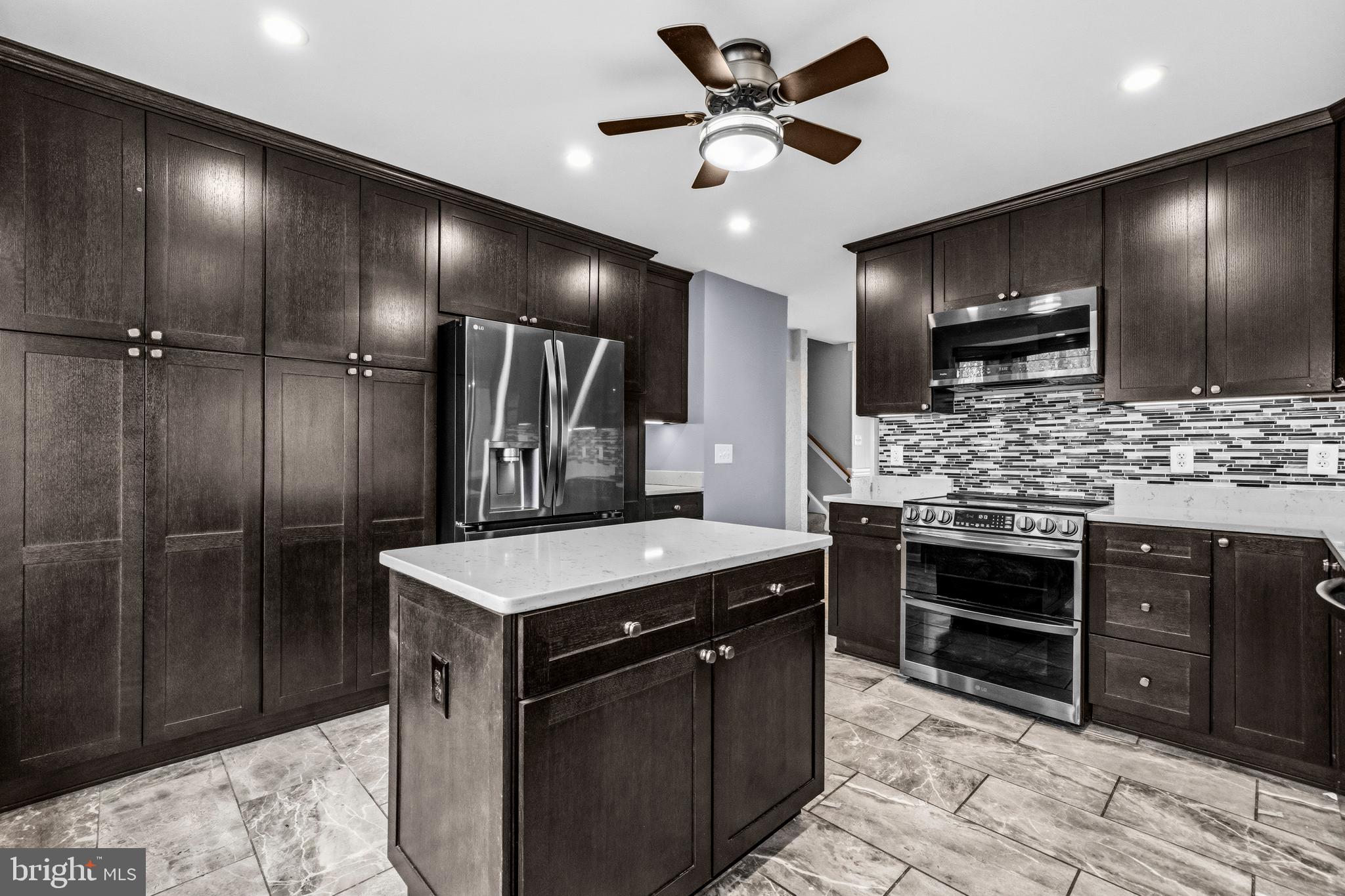 LONGWOOD KNOLLS - Residential