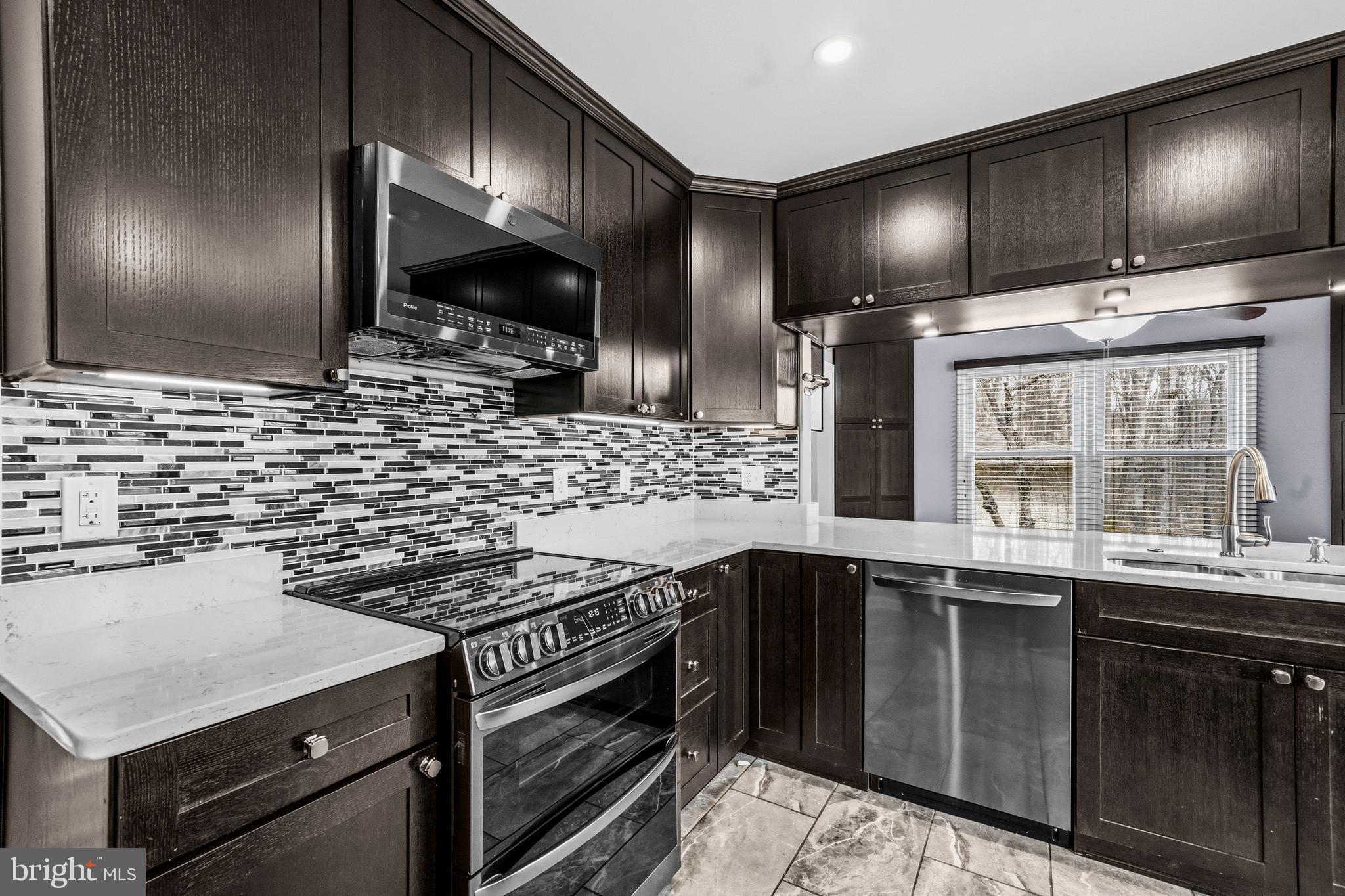 LONGWOOD KNOLLS - Residential