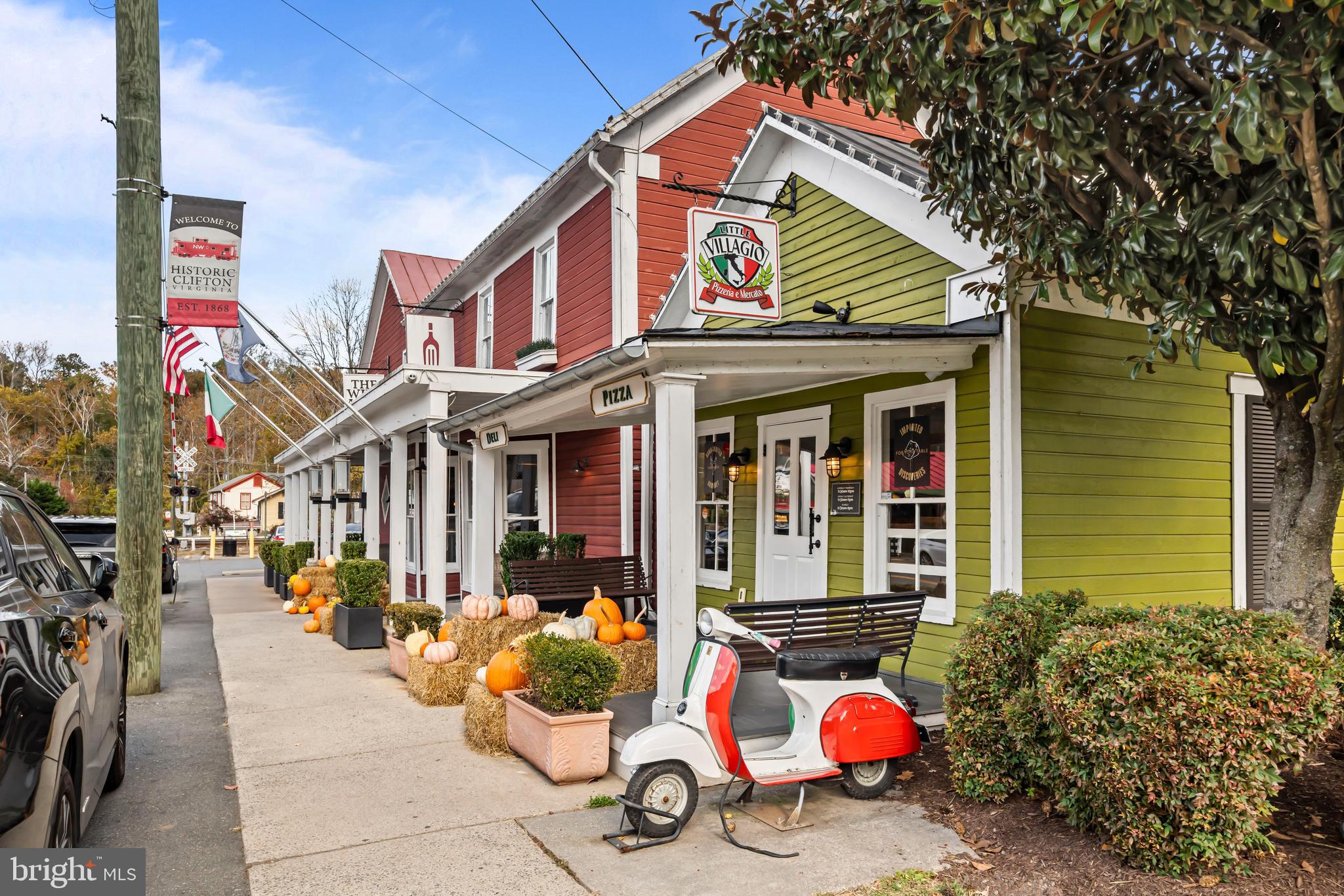 LONGWOOD KNOLLS - Residential