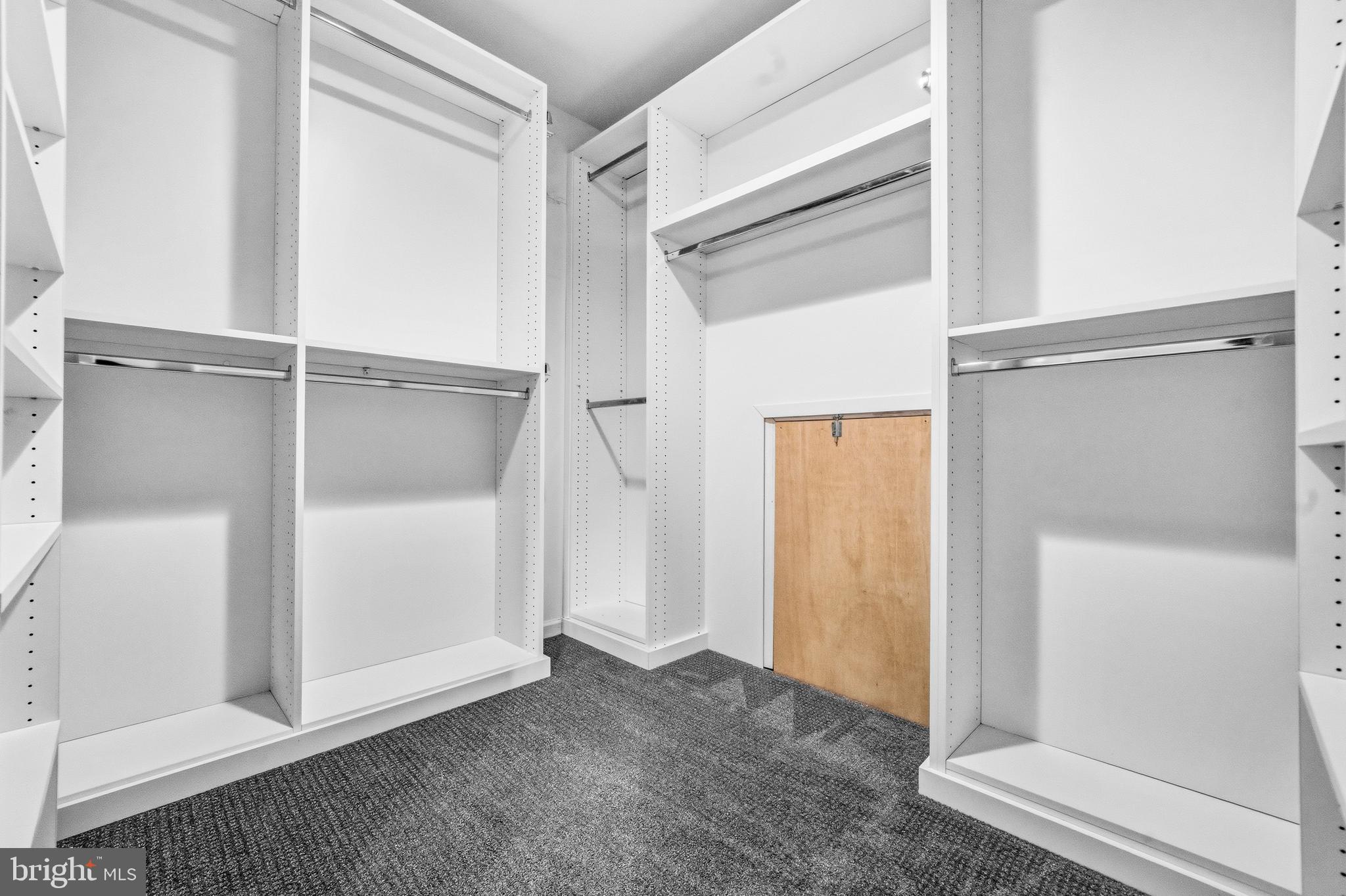 LONGWOOD KNOLLS - Residential