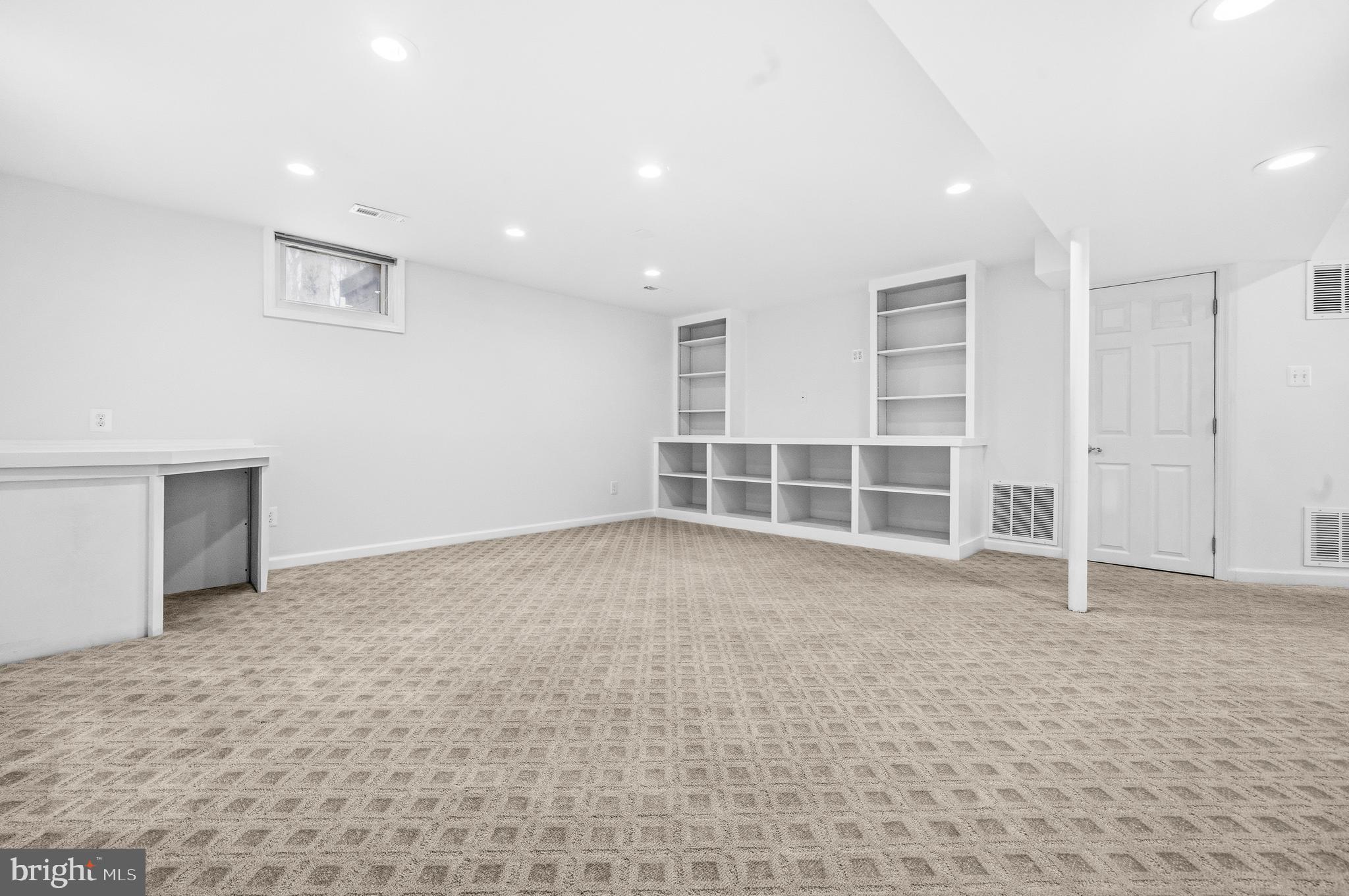 LONGWOOD KNOLLS - Residential