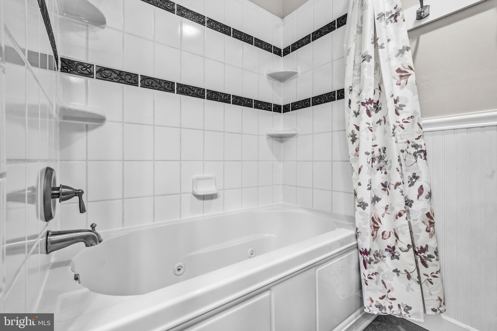 LONGWOOD KNOLLS - Residential