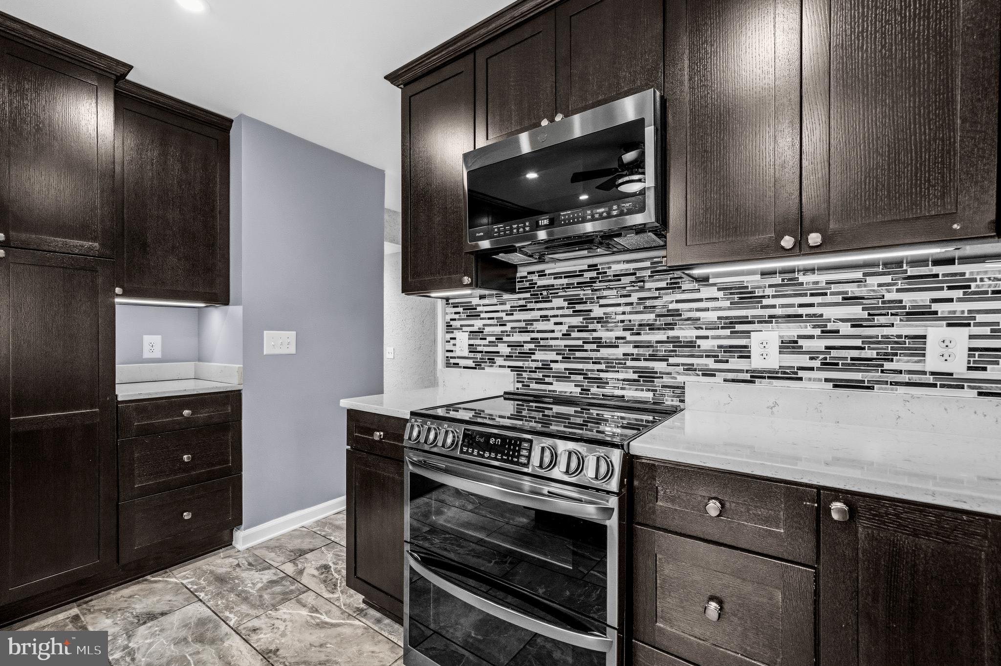 LONGWOOD KNOLLS - Residential