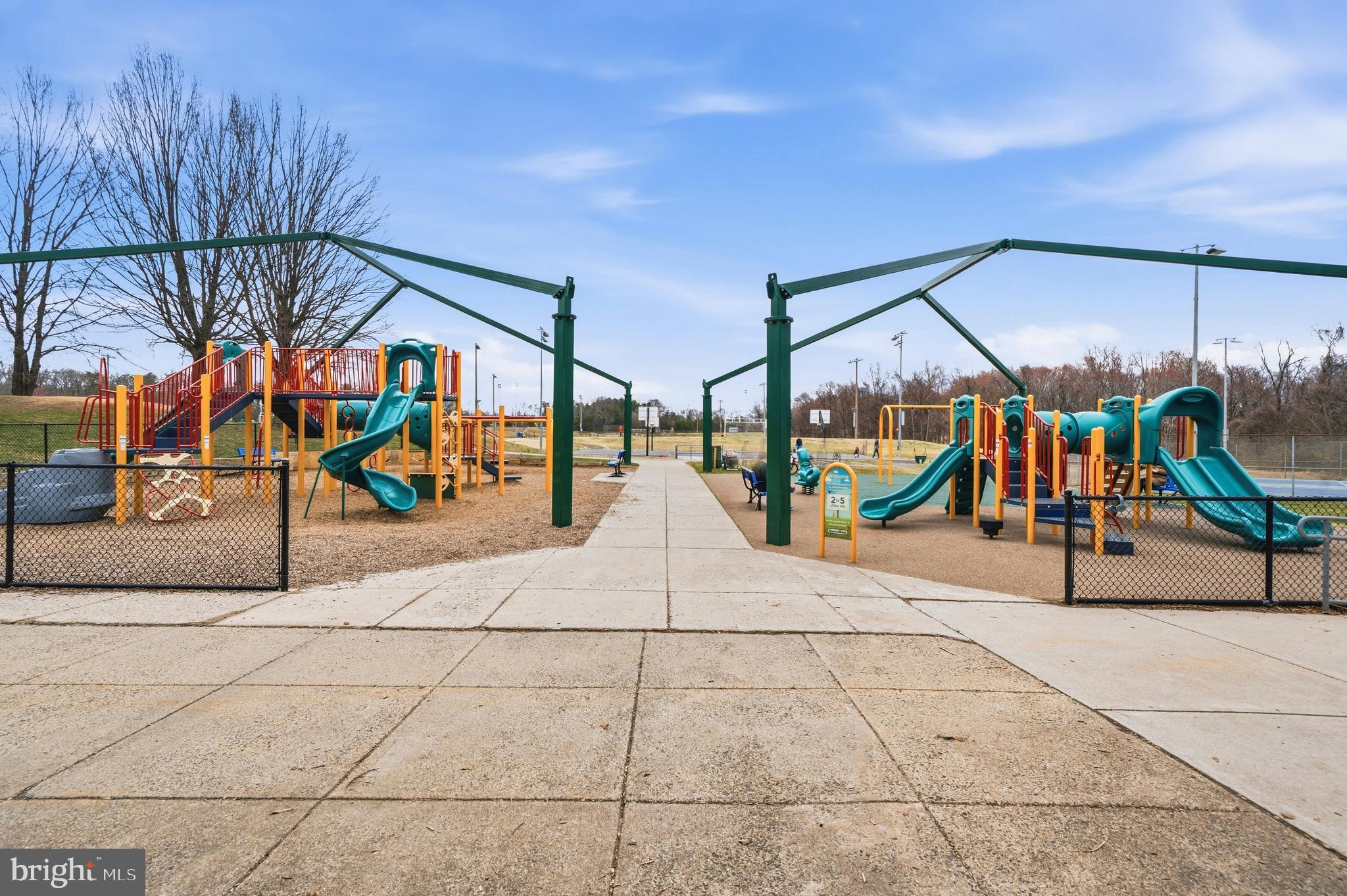 LONGWOOD KNOLLS - Residential