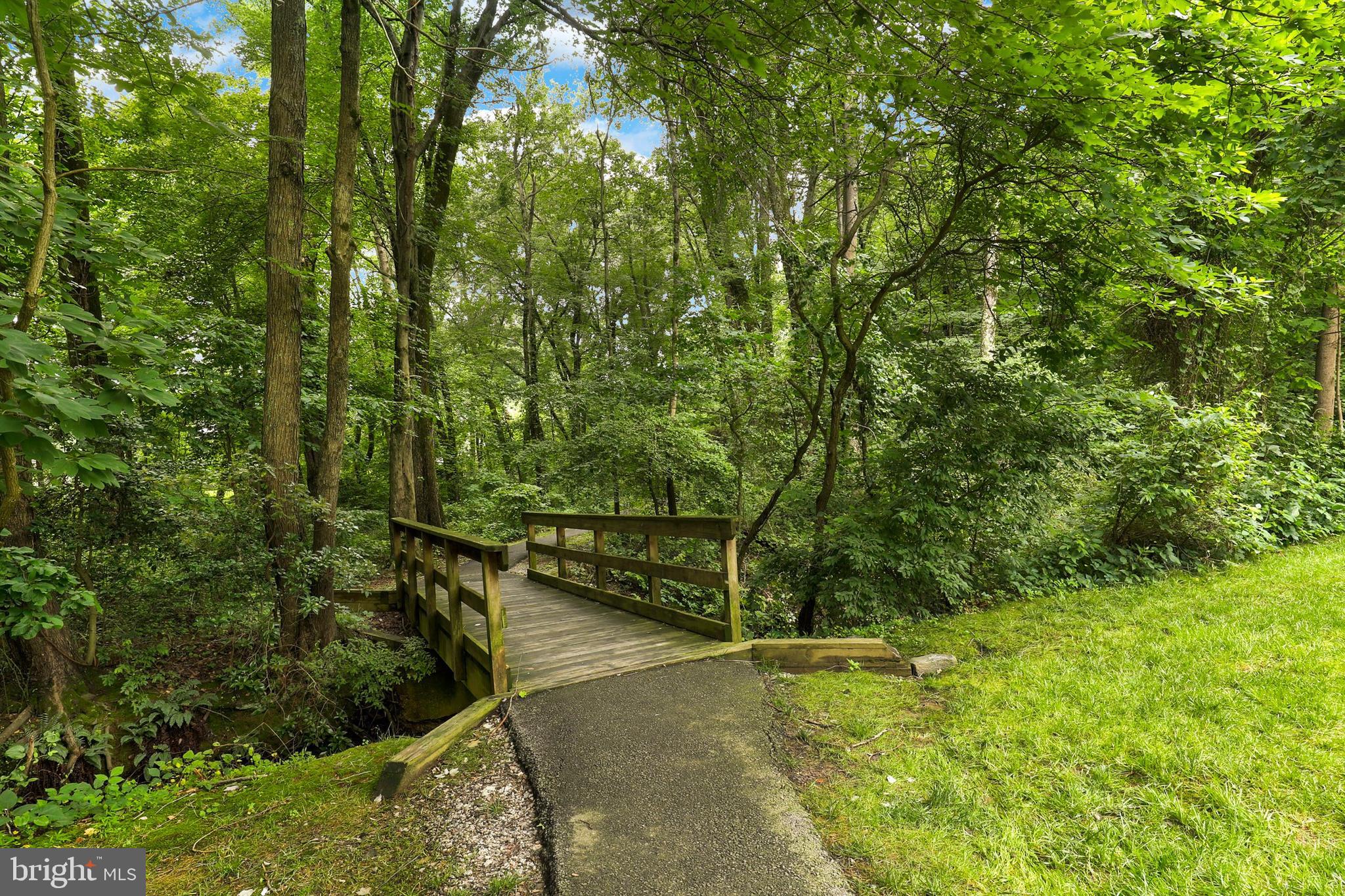 LONGWOOD KNOLLS - Residential