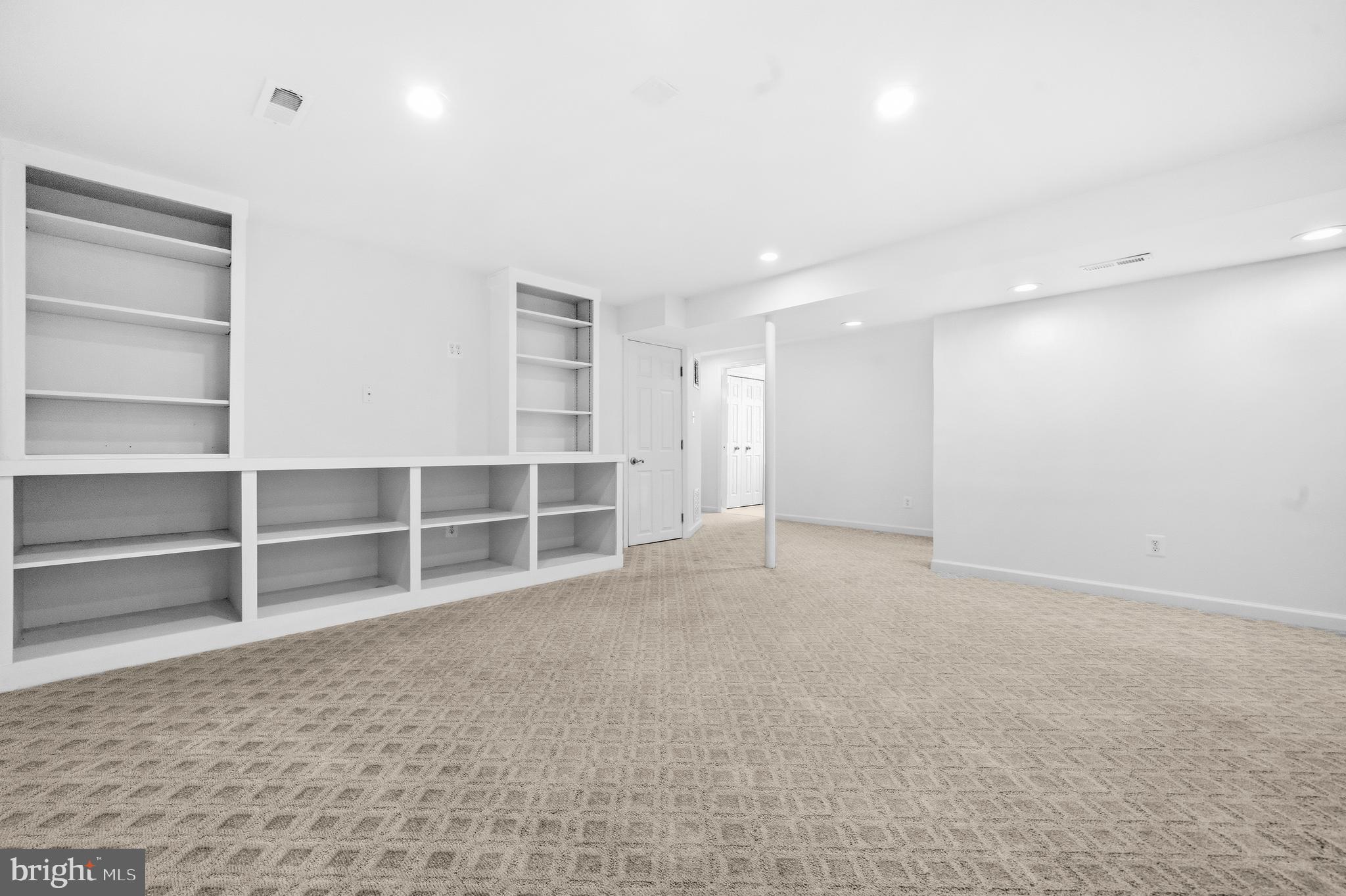 LONGWOOD KNOLLS - Residential