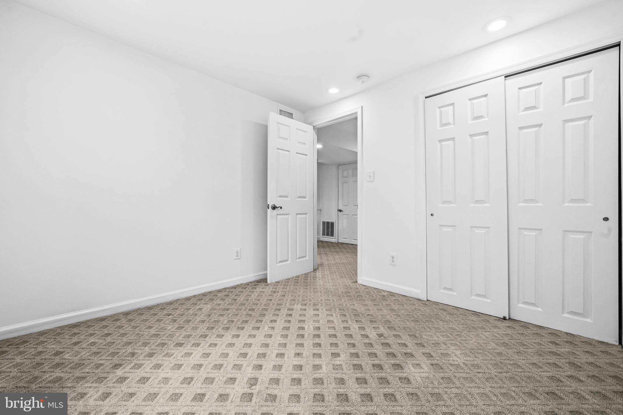 LONGWOOD KNOLLS - Residential