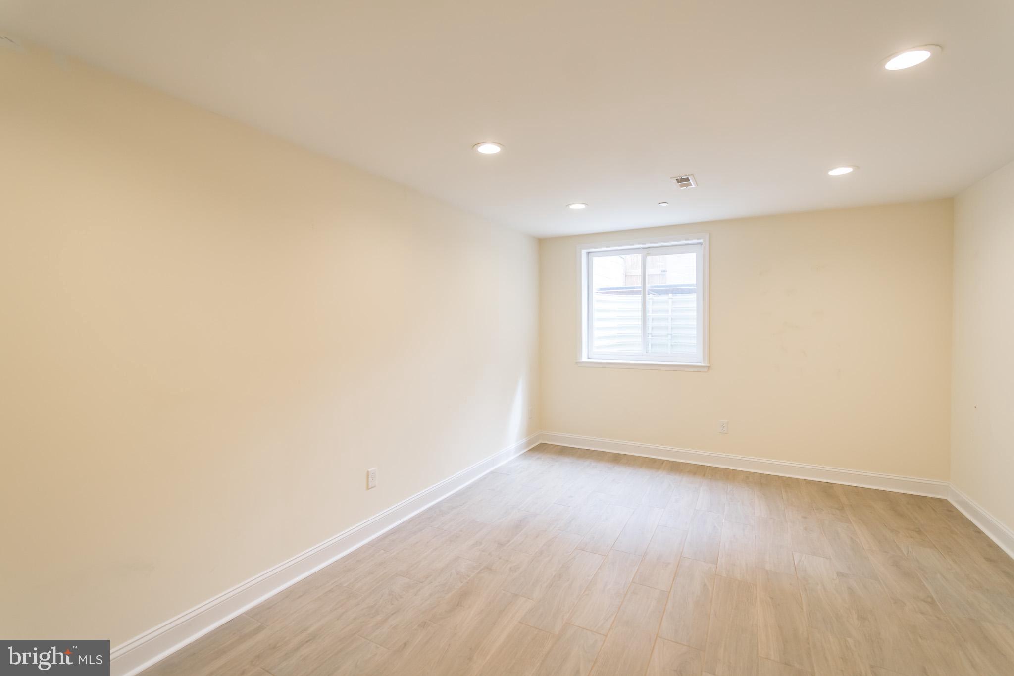 POINT BREEZE - Residential Lease