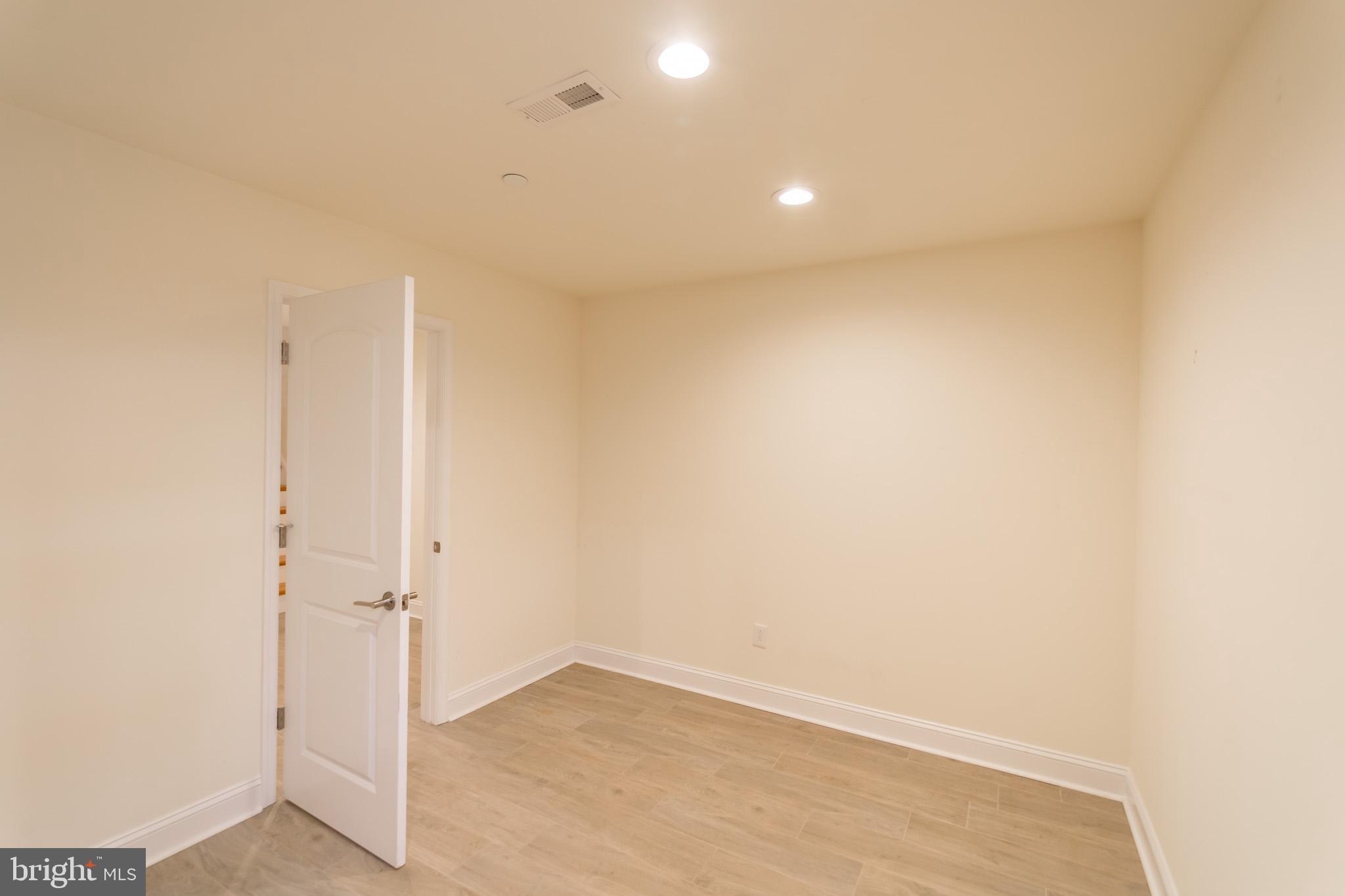 POINT BREEZE - Residential Lease