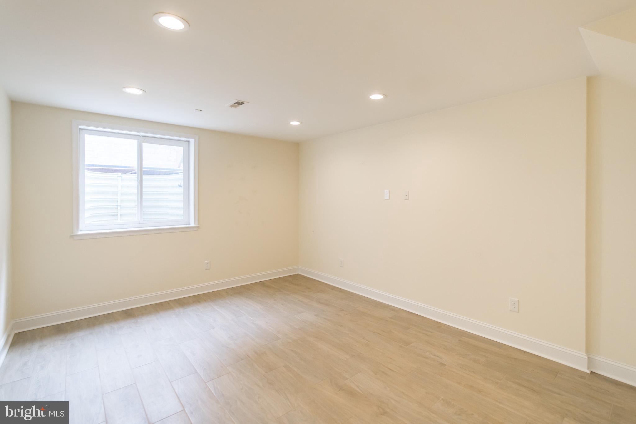 POINT BREEZE - Residential Lease