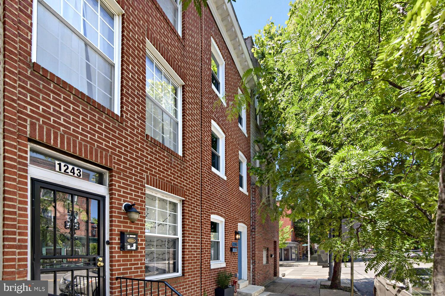 1245 W LOMBARD STREET