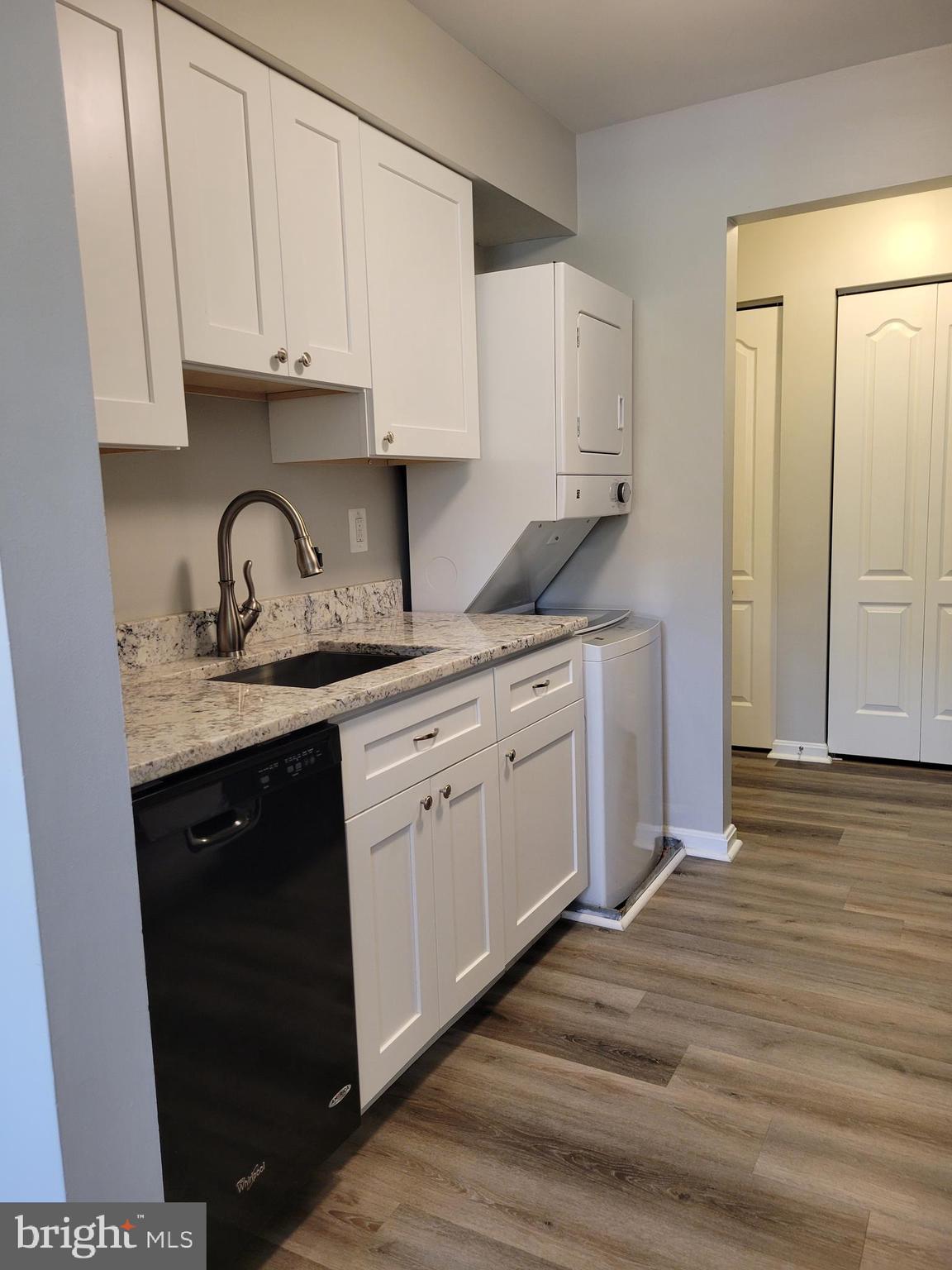 VILLAGE OF MONTGOMERY RUN - Residential Lease