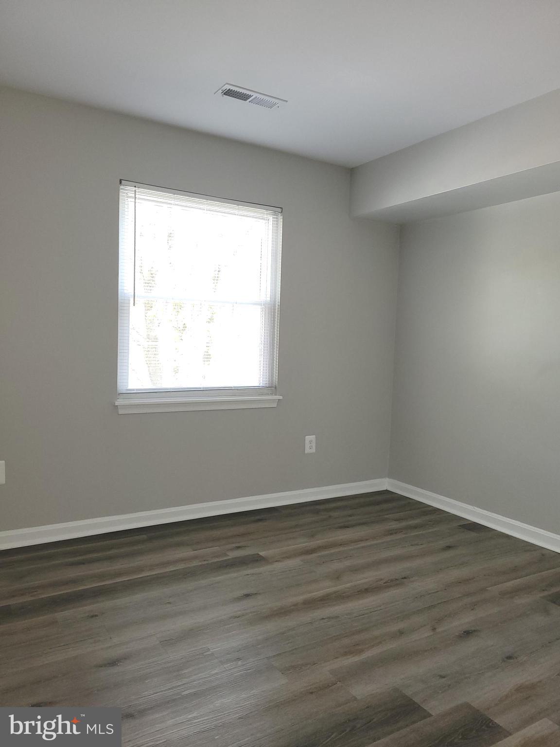 VILLAGE OF MONTGOMERY RUN - Residential Lease