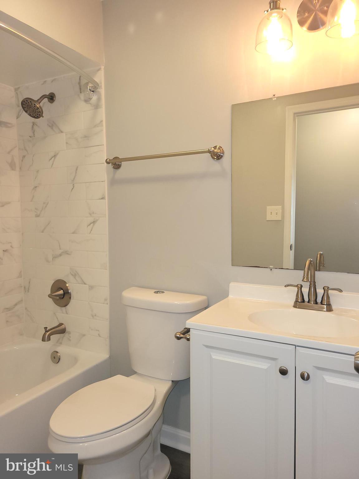 VILLAGE OF MONTGOMERY RUN - Residential Lease