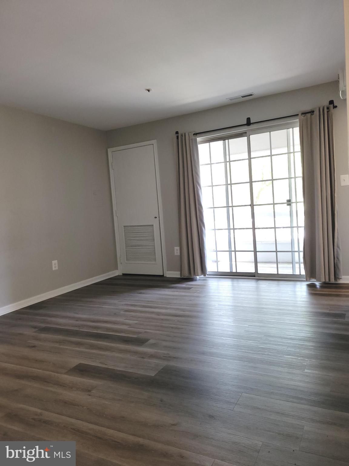 VILLAGE OF MONTGOMERY RUN - Residential Lease